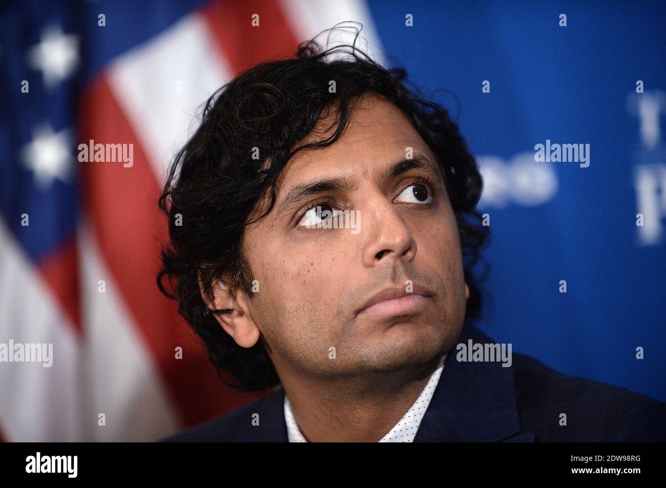 Le réalisateur et scénariste M. Night Shyamalan a prononcé un discours au déjeuner du National Press Club sur la réduction de l'écart de réussite scolaire aux Etats-Unis le 11 juin 2014 à Washington, DC, Etats-Unis. Photo par Olivier Douliery/ABACAPRESS.COM Banque D'Images