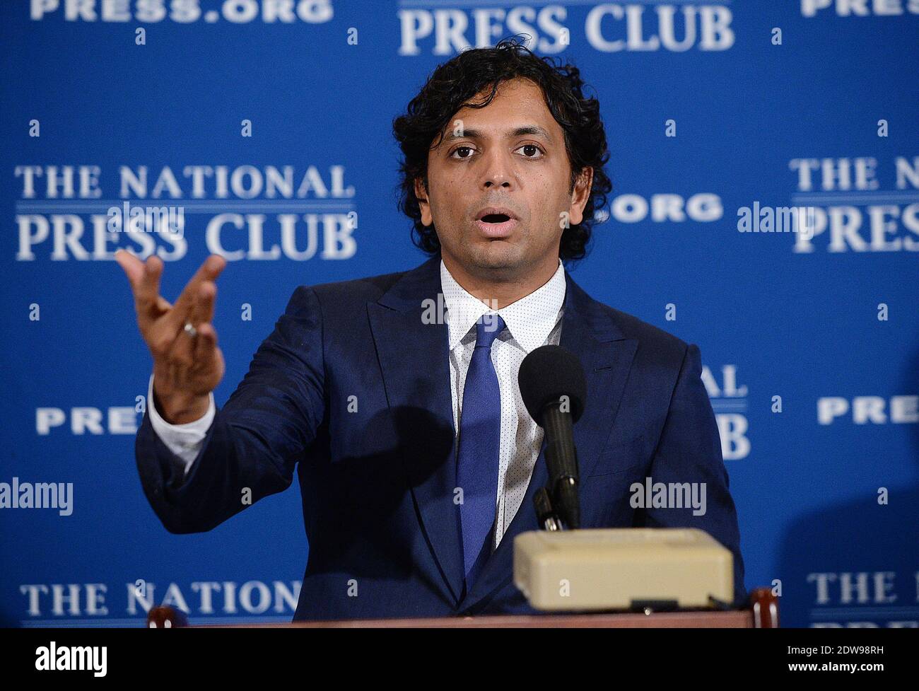 Le réalisateur et scénariste M. Night Shyamalan a prononcé un discours au déjeuner du National Press Club sur la réduction de l'écart de réussite scolaire aux Etats-Unis le 11 juin 2014 à Washington, DC, Etats-Unis. Photo par Olivier Douliery/ABACAPRESS.COM Banque D'Images