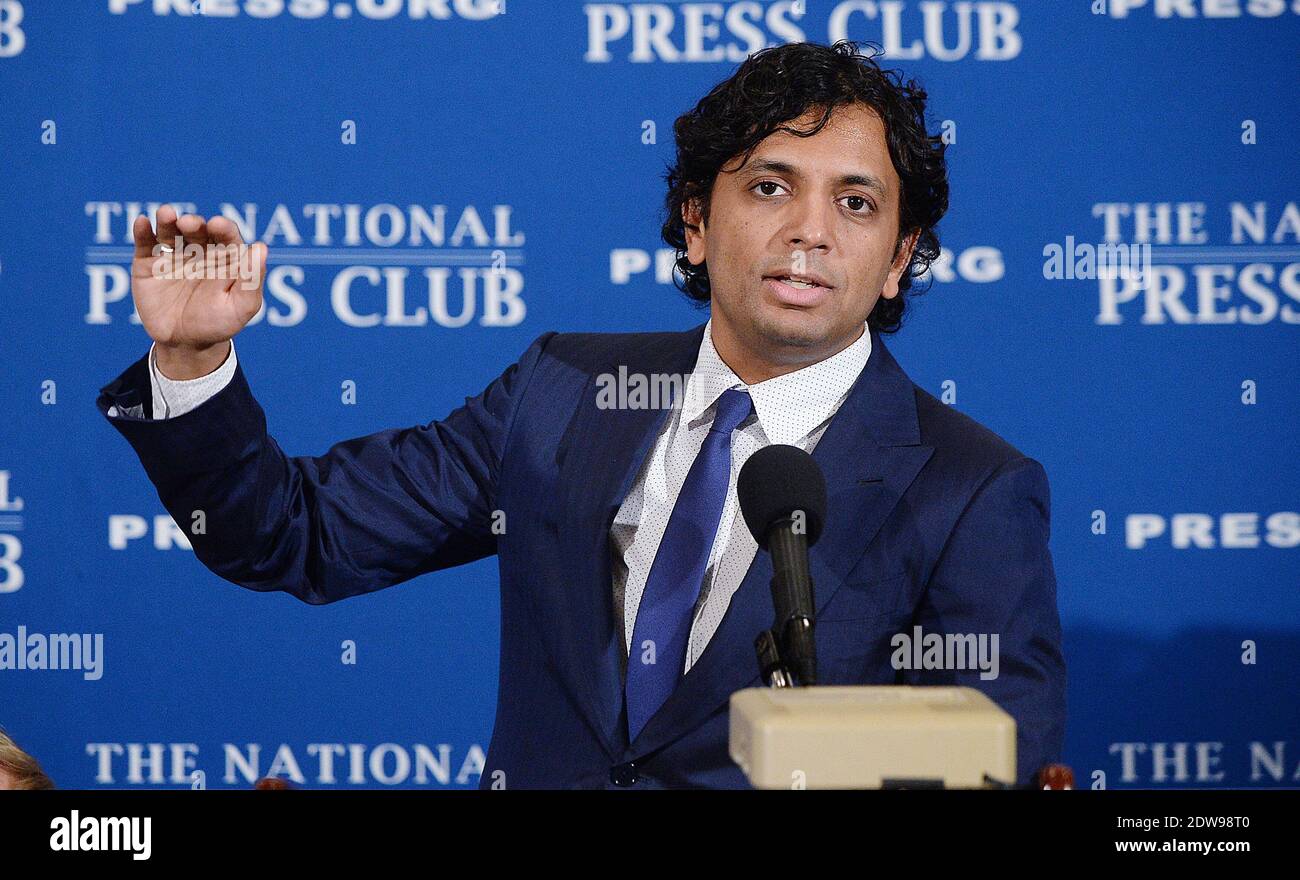 Le réalisateur et scénariste M. Night Shyamalan a prononcé un discours au déjeuner du National Press Club sur la réduction de l'écart de réussite scolaire aux Etats-Unis le 11 juin 2014 à Washington, DC, Etats-Unis. Photo par Olivier Douliery/ABACAPRESS.COM Banque D'Images