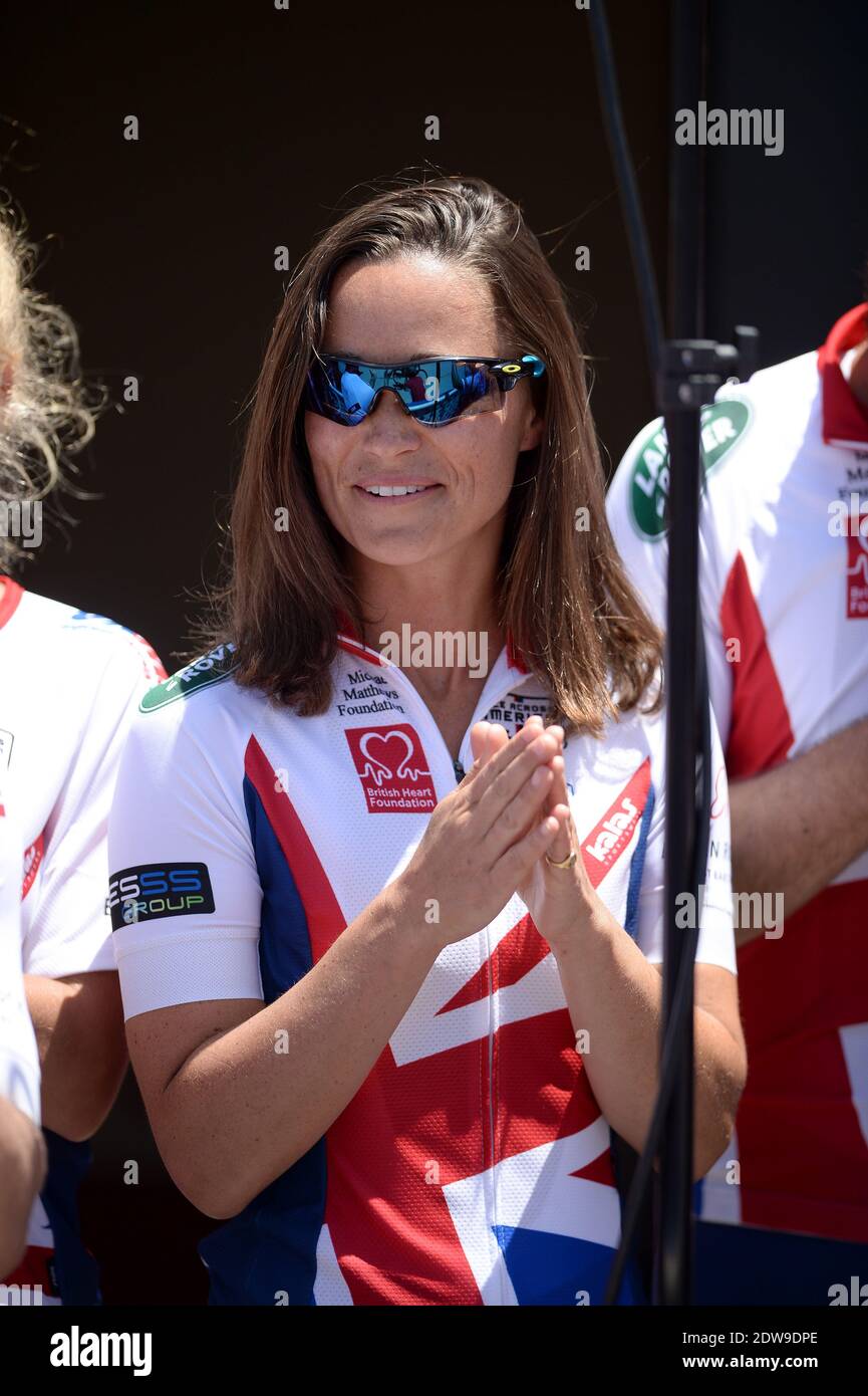 Pippa Middleton participe à la 33ème course à travers l'Amérique, qui fait partie de l'équipe de la Fondation Michael Matthews. Les coureurs doivent parcourir 3000 miles dans 12 États et grimper sur 170,000 pieds verticaux. Les coureurs d'équipe ont un maximum de neuf jours pour terminer. Les équipes feront 350-500 km par jour, course sans escale. Oceanside, 14 juin 2014. Photo de Lionel Hahn/ABACAPRESS.COM Banque D'Images