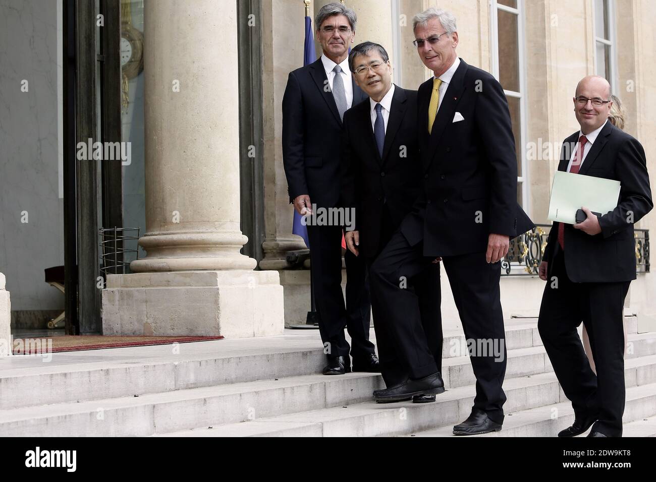 Président du Conseil de surveillance de Siemens AG Gerhard Cromme, PDG de Siemens AG, Joe Kaeser et PDG de Mitsubishi Heavy Industries, Shunichi Miyanaga et Président de Siemens France Christophe de Maistre arrivent avant une rencontre avec le Président français François Hollande à l'Elysee Palace à Paris, France le 17 juin 2014. Les partenaires allemands Siemens et Japanês Mitsubishi ont mis en place une guerre d'appel d'offres avec USA General Electric pour la division énergie du groupe français de transport et de production d'électricité Alstom. Photo de Stephane Lemouton/ABACAPRESS.COM Banque D'Images