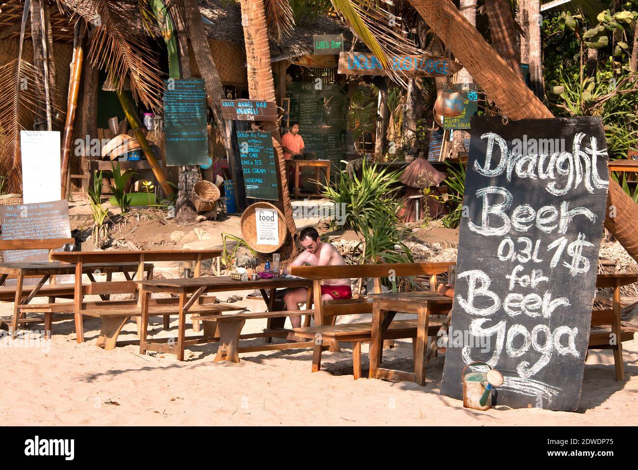 Bar de la plage sur la plage de Ngapali, Myanmar. Banque D'Images