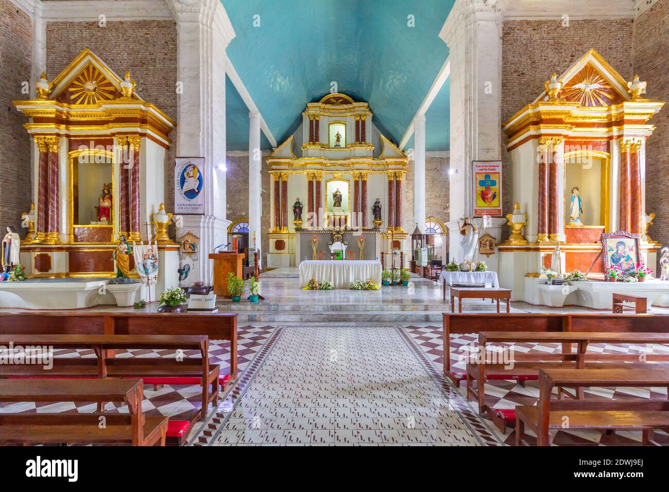 L'intérieur de l'église San Nicolas à Ilocos Norte, Philippines Banque D'Images