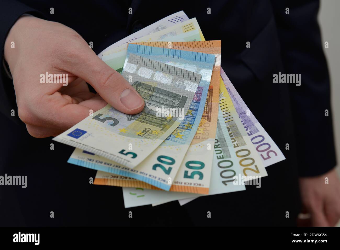 Main Fecher Euroscheine Banque D'Images