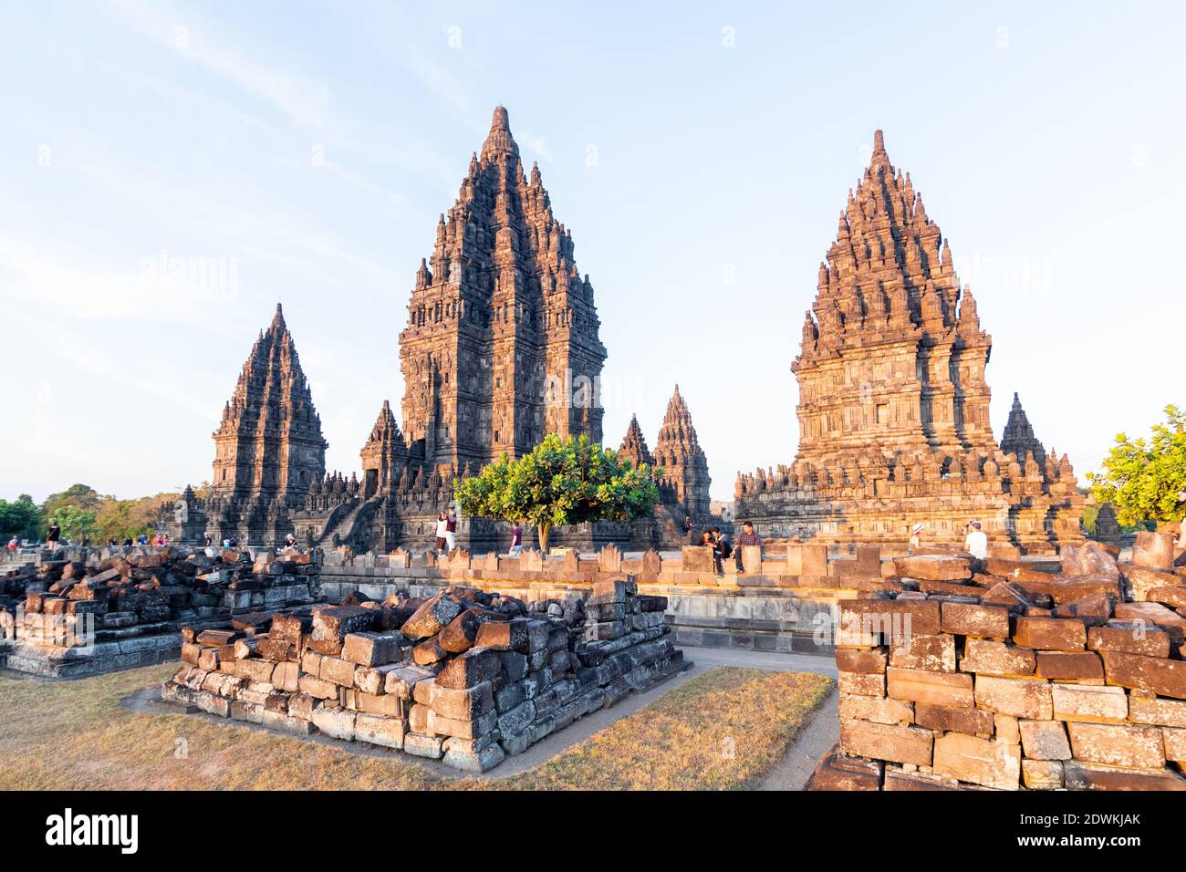 Anciens temples hindous au quartier du temple de Prambanan à Java, en Indonésie Banque D'Images