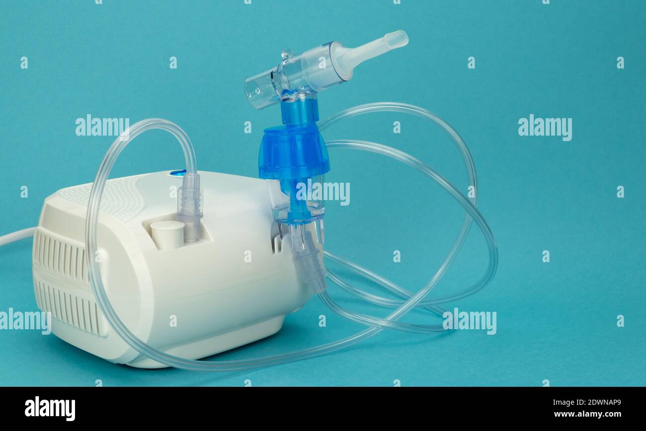 Nébuliseur, dispositif pour l'inhalation par nébulisation dispersée ultra-petite d'une substance médicinale. Banque D'Images