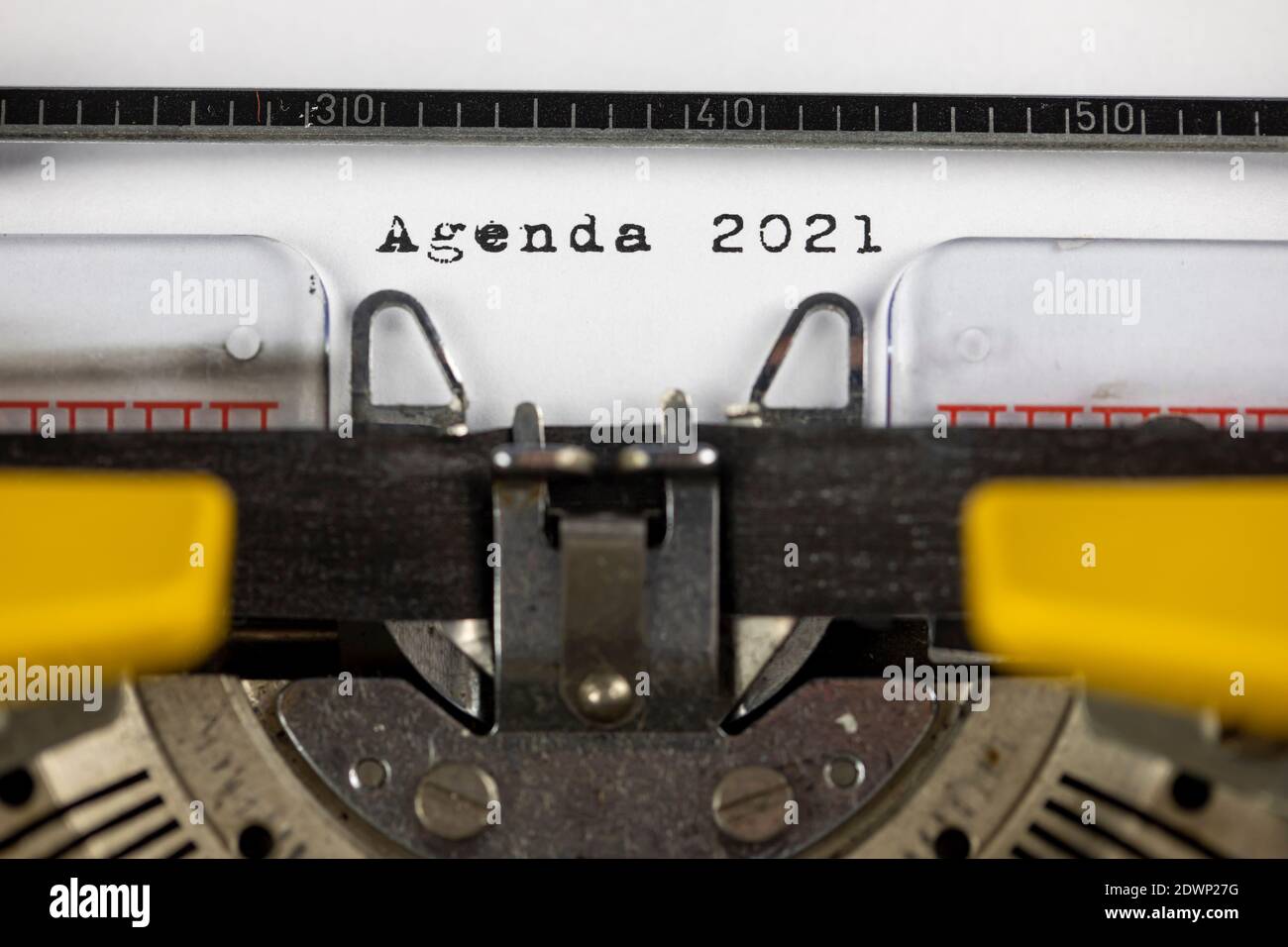 Agenda 2021 écrit sur une vieille machine à écrire Banque D'Images