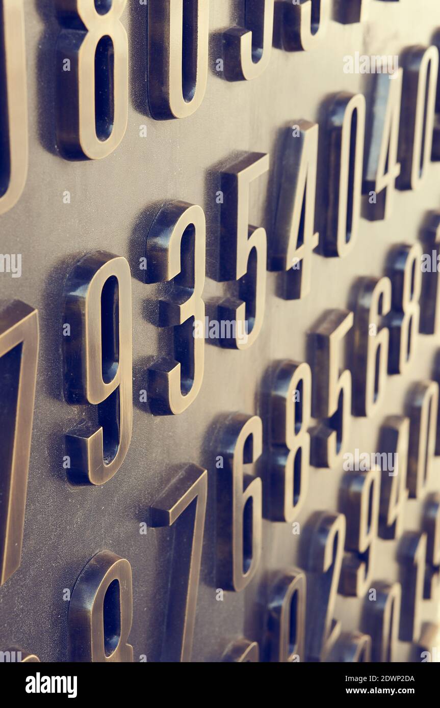 POZNAN, POLOGNE - 30 septembre 2017 : gros plan du monument cryptologue Enigma avec des codes dans le centre-ville Banque D'Images