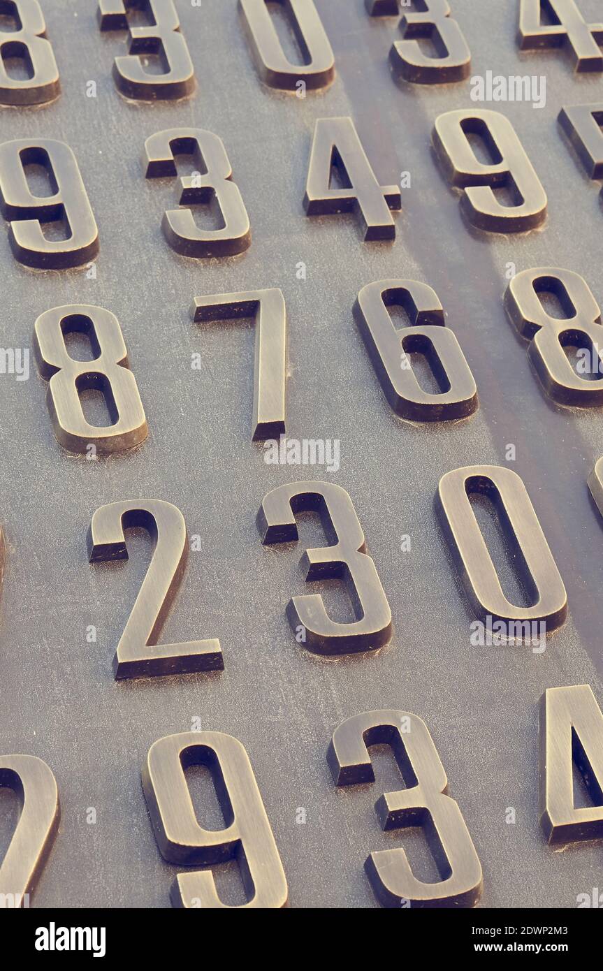 POZNAN, POLOGNE - 30 septembre 2017 : gros plan du monument cryptologue Enigma avec des codes dans le centre-ville Banque D'Images