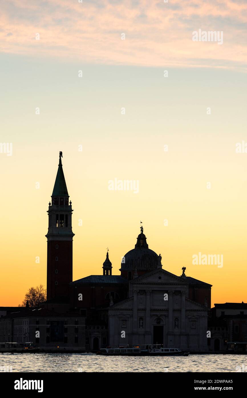 Lever de soleil sur la basilique de San Giorgio Maggiore, Venise, Italie Banque D'Images