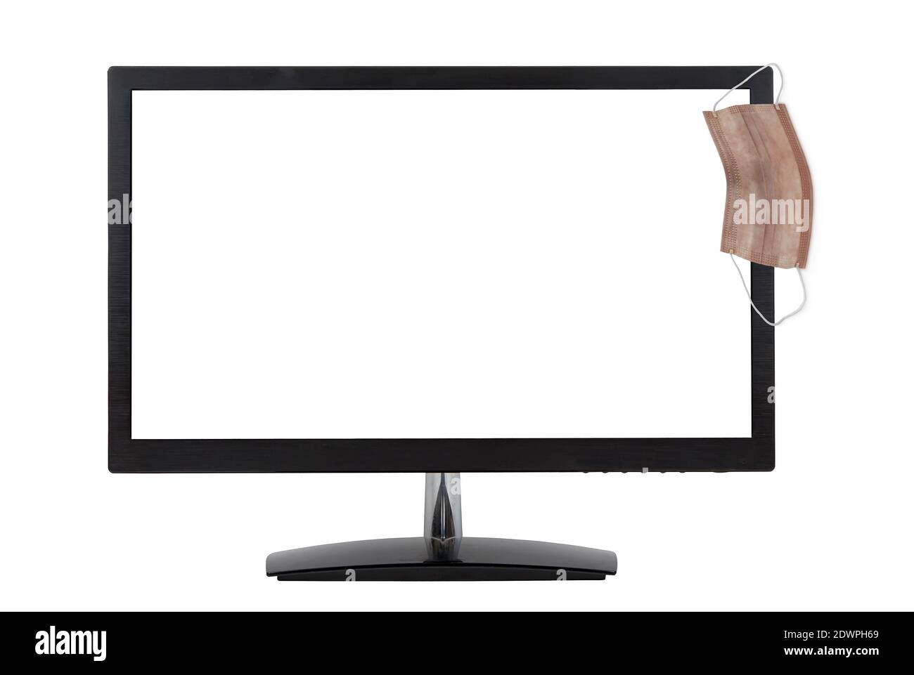 masque de protection médical accroché au moniteur de l'ordinateur Banque D'Images