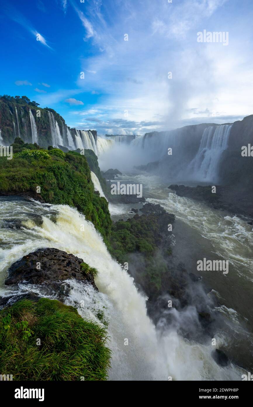 Une des plus grandes cascades du monde, Foz do Iguaçu (chutes d'Iguaçu), vue du côté brésilien Banque D'Images