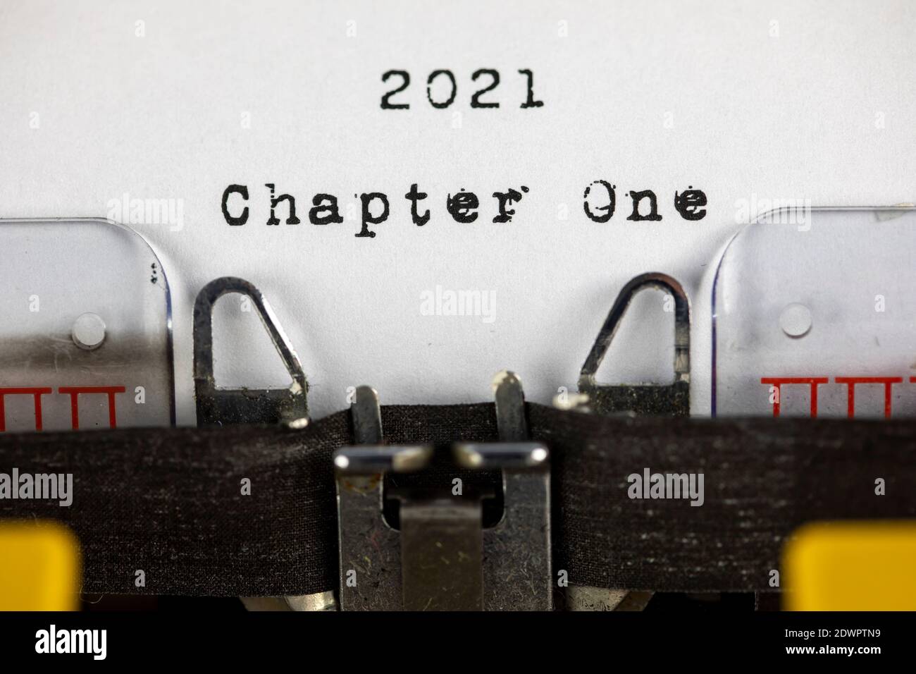 Ancienne machine à écrire avec texte 2020 chapitre un Banque D'Images