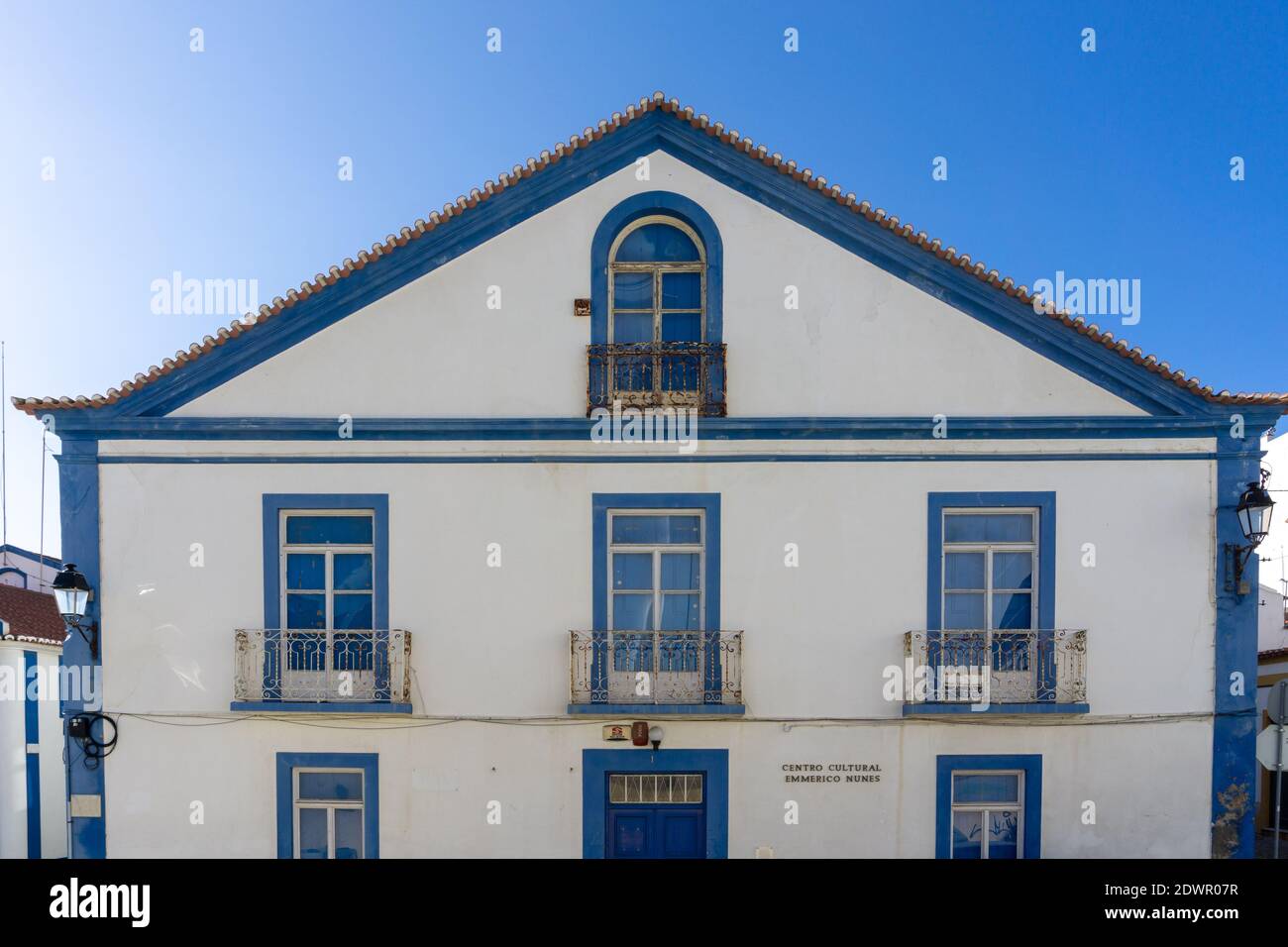 Sines, Portugal - 20 décembre 2020 : vue du Centre culturel Emmerico Nunes à Downtwon Sines, Portugal Banque D'Images