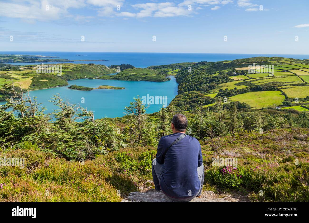 Homme au Lough Hyne, West Cork, Irlande Banque D'Images