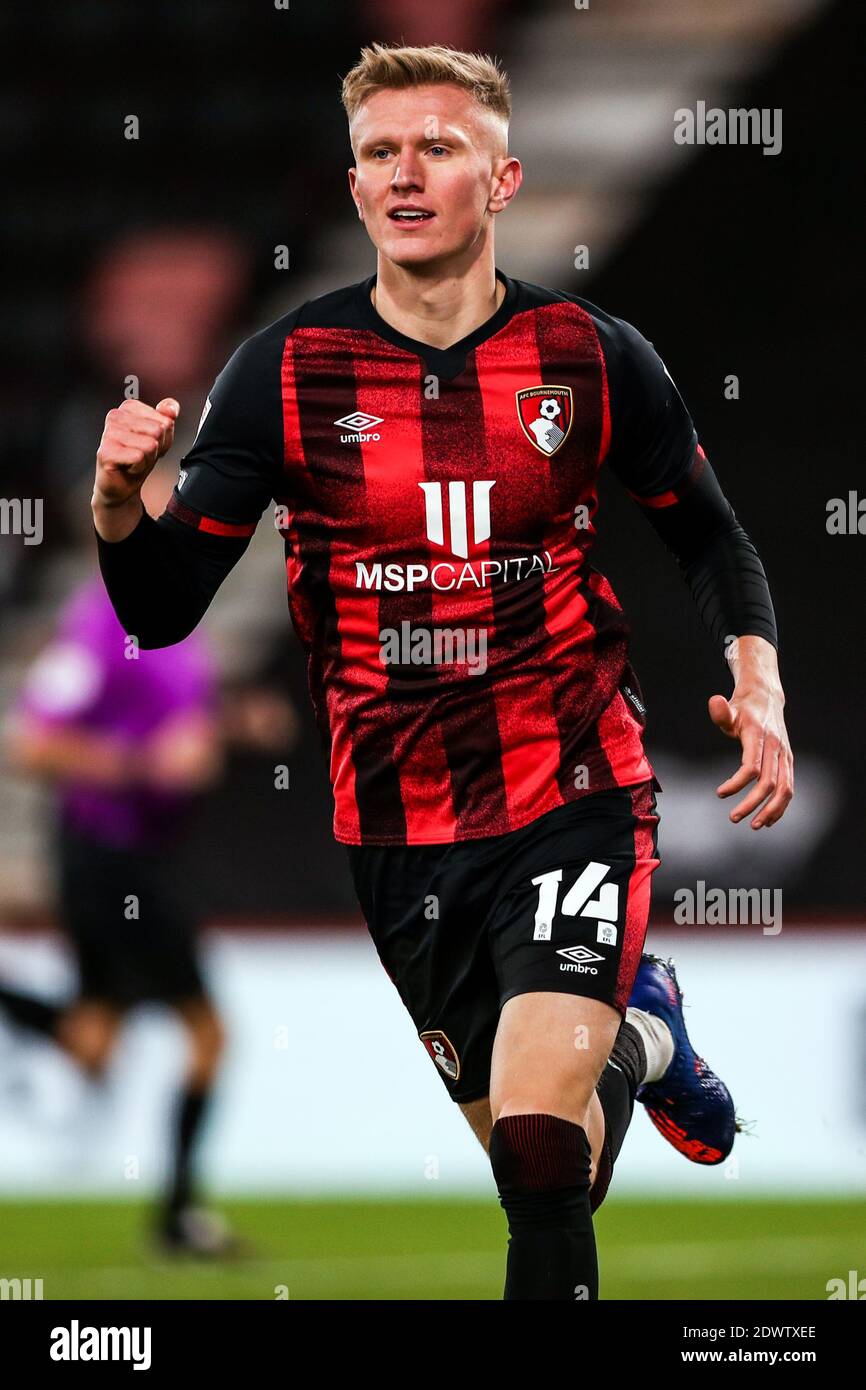 Sam Suridge, de l'AFC Bournemouth, célèbre le cinquième but de son équipe lors du match du championnat Sky Bet au stade Vitality, à Bournemouth. Banque D'Images