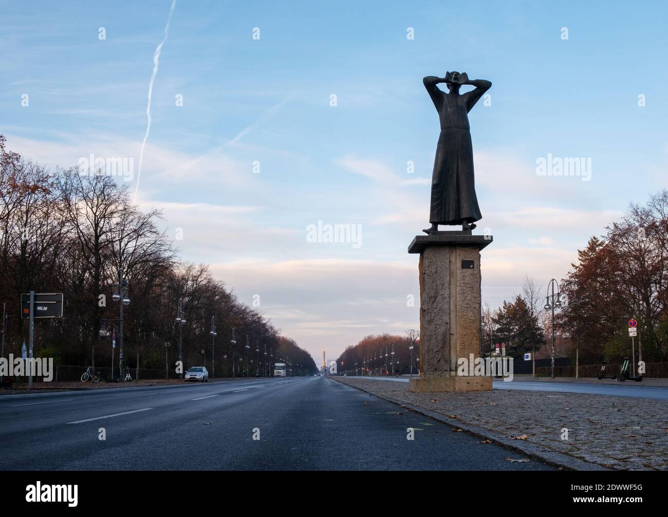 La rue centrale de Berlin a été abandonnée en hiver en confinement de corona Banque D'Images