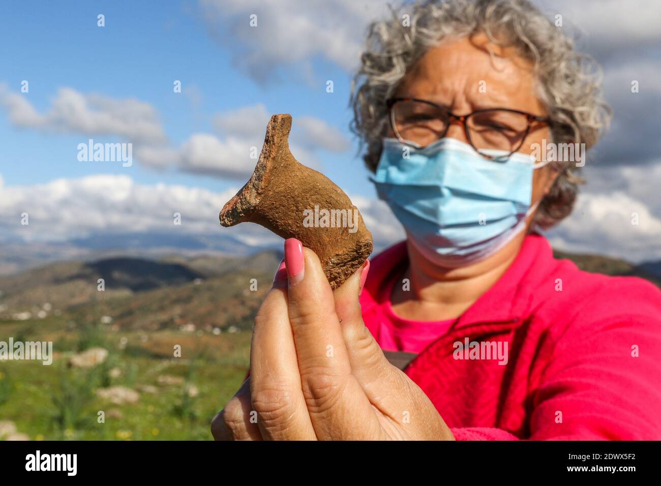 Barcelone, Catalogne, Espagne. 23 décembre 2020. 23 décembre 2020 (Pizarra, Malaga) l'équipe d'archéologues dirigée par le docteur en histoire médiévale de l'Université de Malaga Virgilio Martinez-nez Enamorado effectue une excavation à Castillejos de Quintana à Pizarra depuis deux mois. Crédit : ZUMA Press, Inc./Alay Live News Banque D'Images