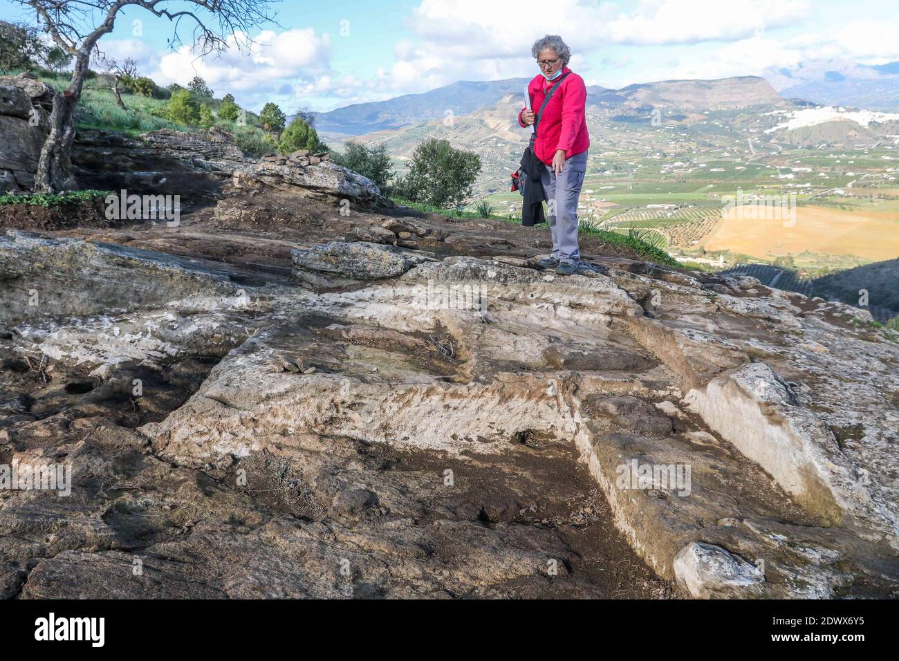Barcelone, Catalogne, Espagne. 23 décembre 2020. 23 décembre 2020 (Pizarra, Malaga) l'équipe d'archéologues dirigée par le docteur en histoire médiévale de l'Université de Malaga Virgilio Martinez-nez Enamorado effectue une excavation à Castillejos de Quintana à Pizarra depuis deux mois. Crédit : ZUMA Press, Inc./Alay Live News Banque D'Images
