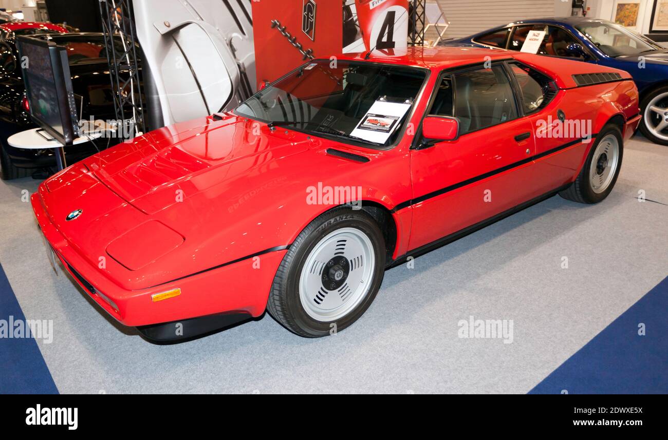 Une BMW M1 rouge, 1980, exposée au salon de l'auto 2016 de Londres Banque D'Images