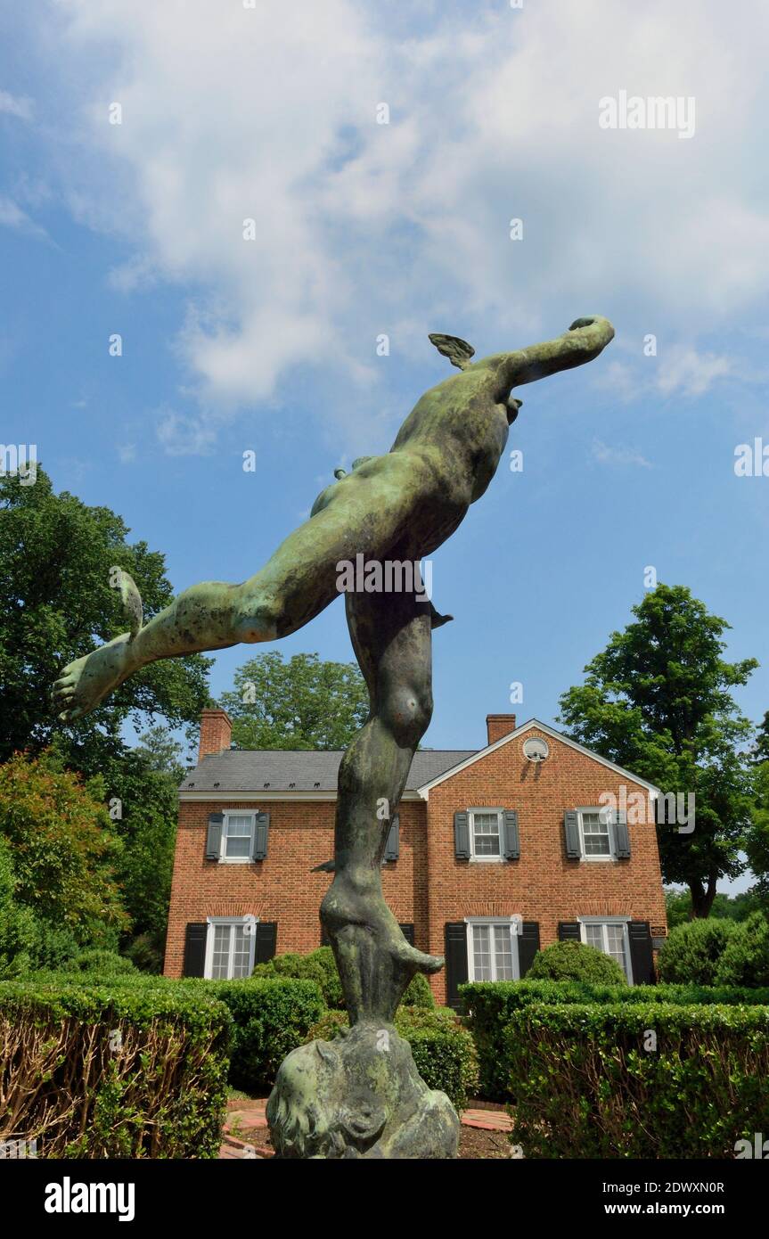 La statue romaine de Dieu Mercure. La maison et les jardins Glen Burnie, au Musée de la vallée de Shenandoah {MSV). Winchester, Shenandoah Valley, Virginie, États-Unis Banque D'Images