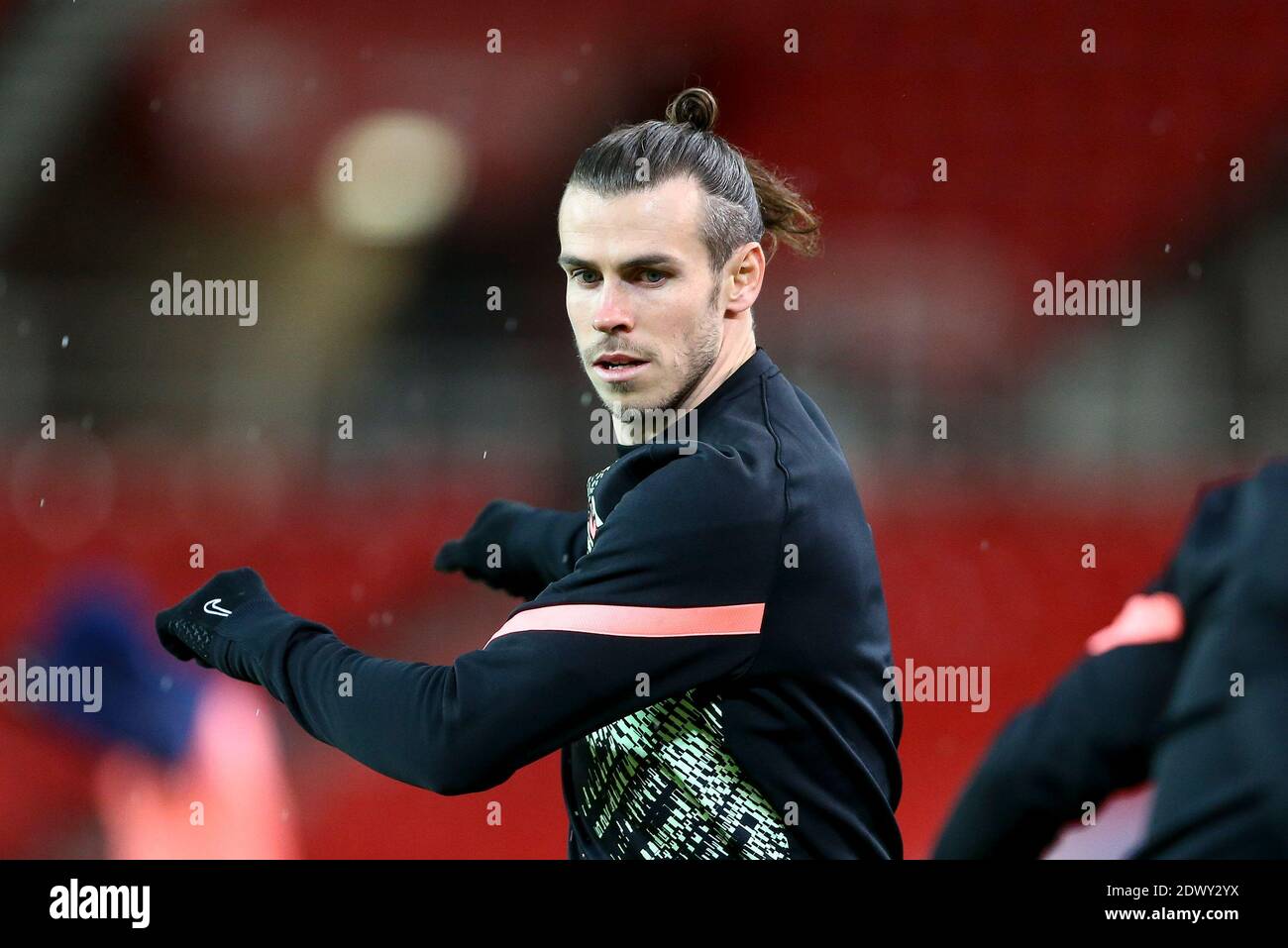 Stoke on Trent, Royaume-Uni. 23 décembre 2020. Gareth Bale de Tottenham Hotspur pendant le réchauffement. Carabao Cup, match quart-finale de la coupe EFL, Stoke City et Tottenham Hotspur au stade Bet365 de Stoke on Trent, le mercredi 23 décembre 2020. Cette image ne peut être utilisée qu'à des fins éditoriales. Utilisation éditoriale uniquement, licence requise pour une utilisation commerciale. Aucune utilisation dans les Paris, les jeux ou les publications d'un seul club/ligue/joueur.pic par Chris Stading/Andrew Orchard sports Photography/Alamy Live News crédit: Andrew Orchard sports Photography/Alamy Live News Banque D'Images