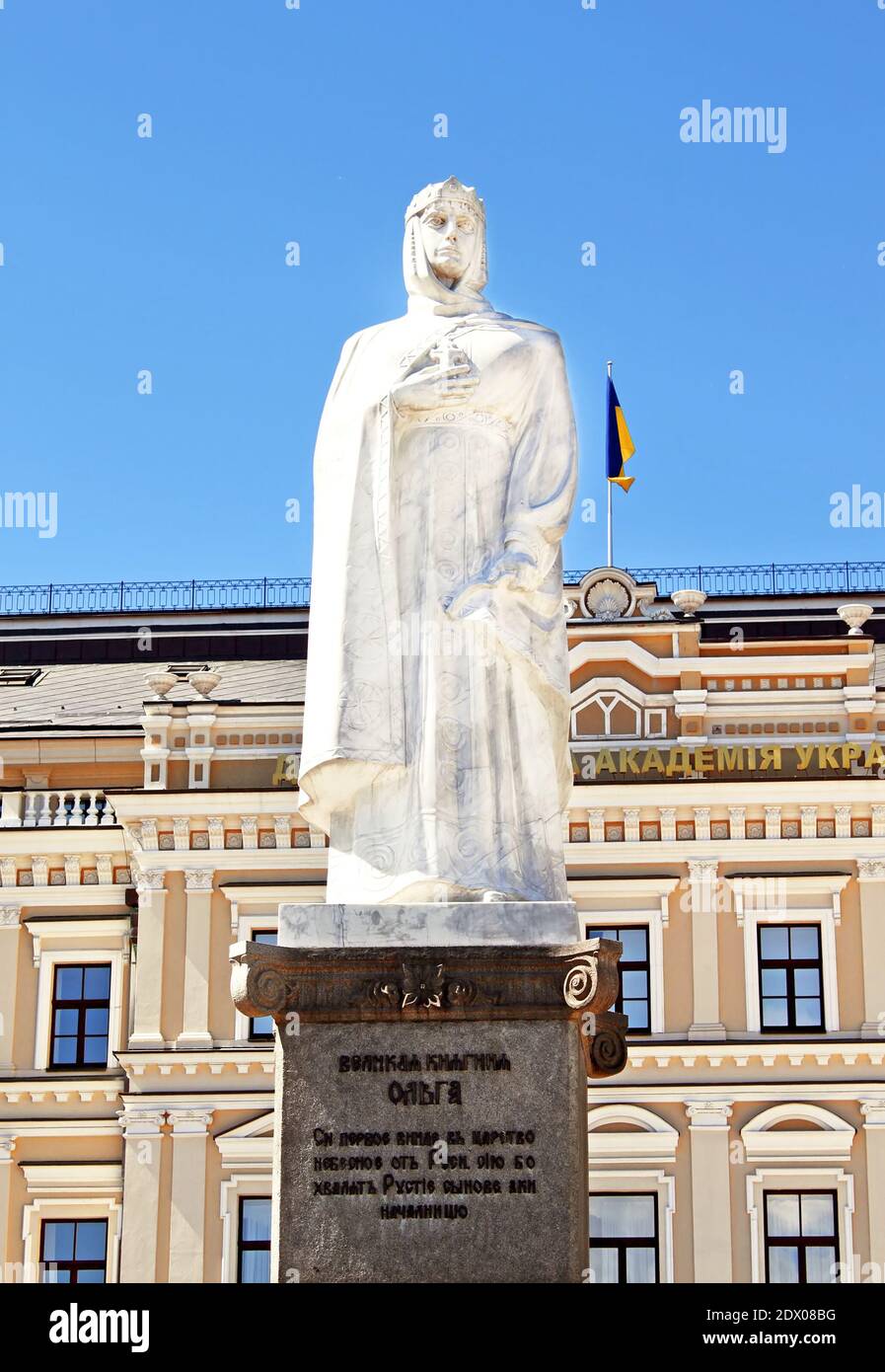 Olga de Kiev - Sainte Princesse importante pour l'histoire de l'Ukraine. Statue sur la place Michailovsky, Kiev, Ukraine Banque D'Images