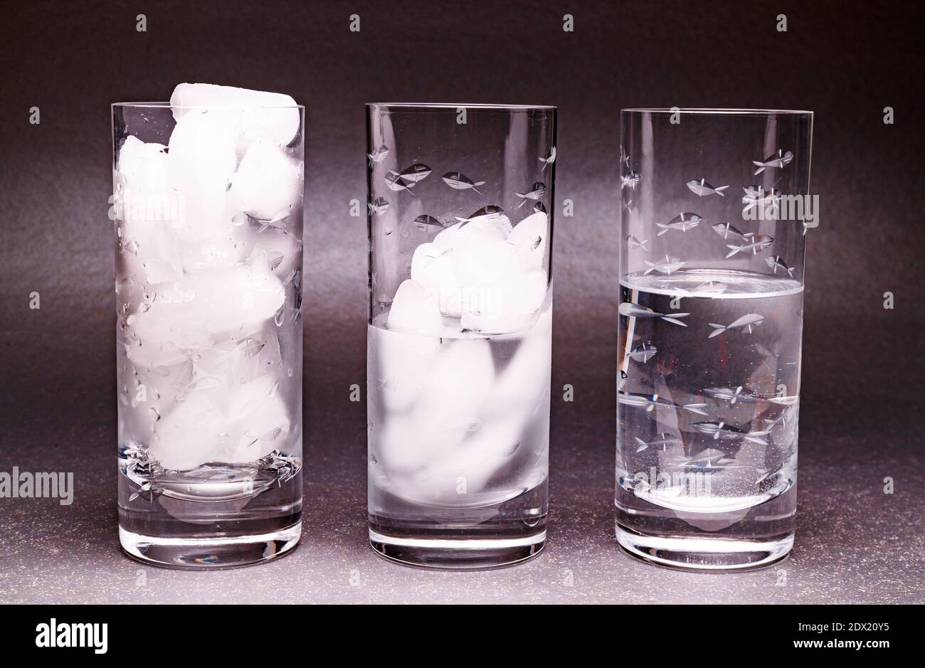 Séquence de fonte de glace dans l'eau Banque D'Images