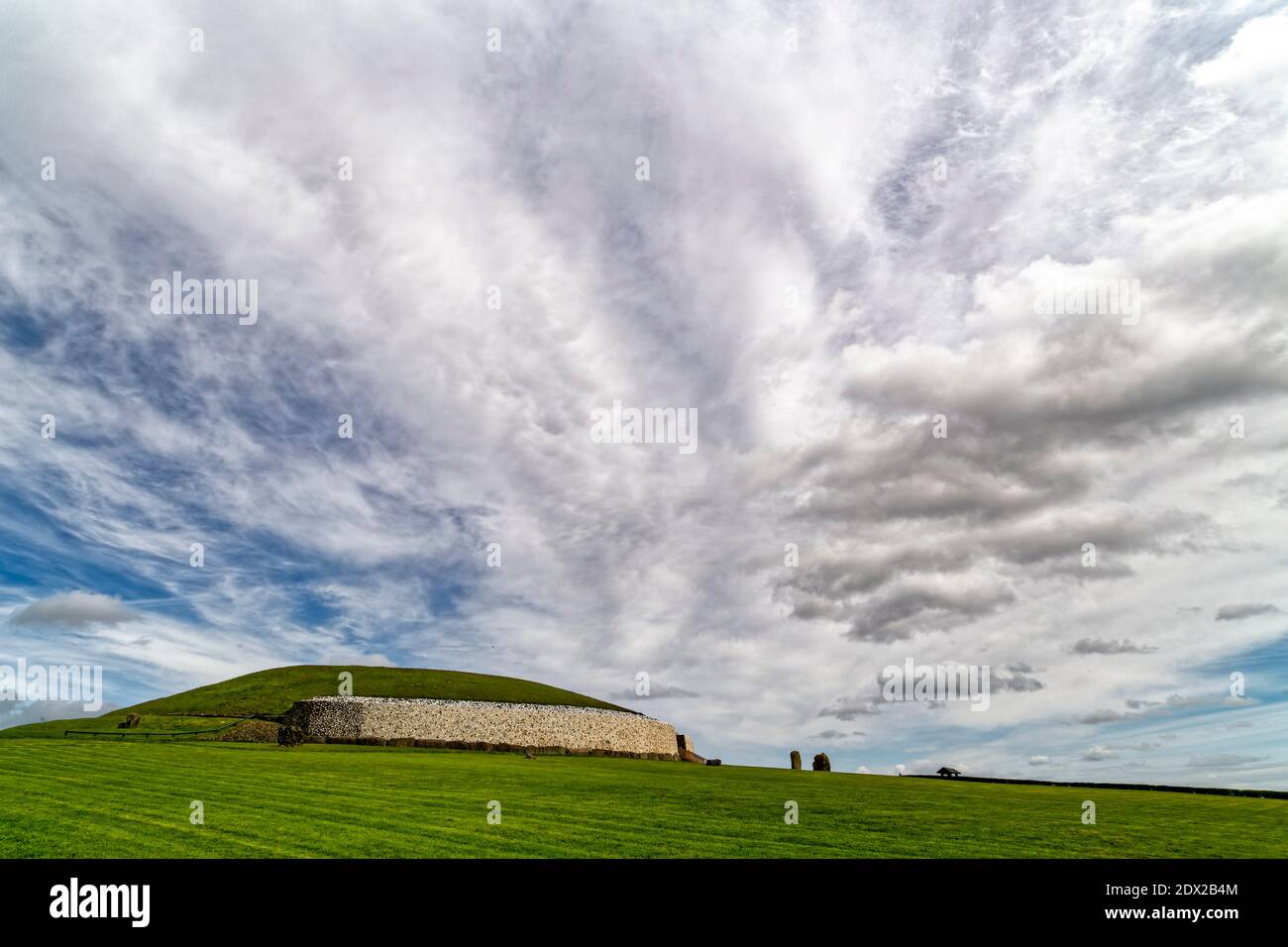 Comté de Meath, Irlande de l'est, Royaume-Uni. 5 mai 2016. Le site classé au patrimoine mondial de l'UNESCO de Newgrange est un tombeau de passage vieux de 5,200 ans construit par les agriculteurs de l'âge de pierre, Th Banque D'Images