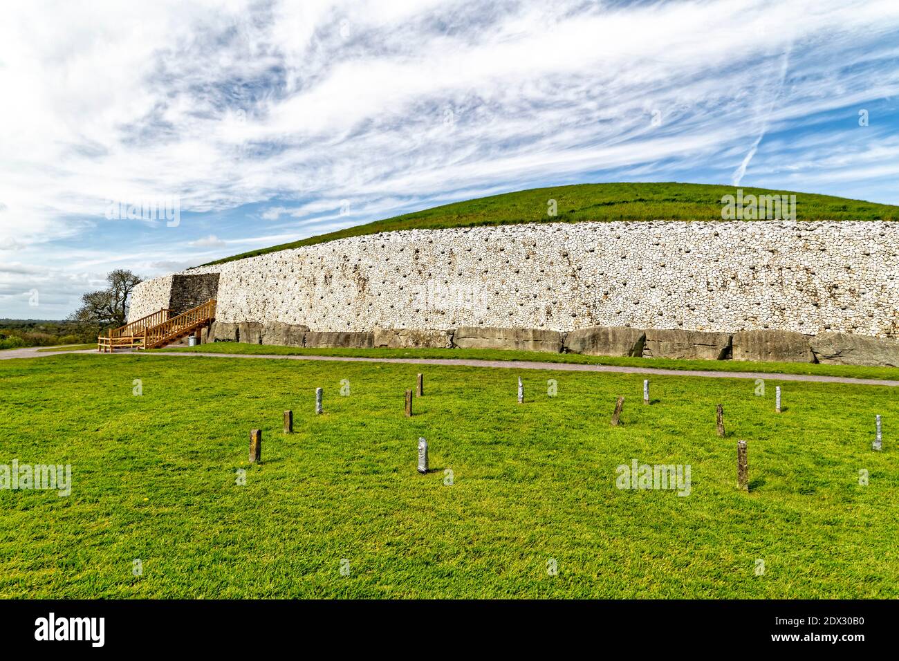 Comté de Meath, Irlande de l'est, Royaume-Uni. 5 mai 2016. Le site classé au patrimoine mondial de l'UNESCO de Newgrange est un tombeau de passage vieux de 5,200 ans construit par les agriculteurs de l'âge de pierre, Th Banque D'Images