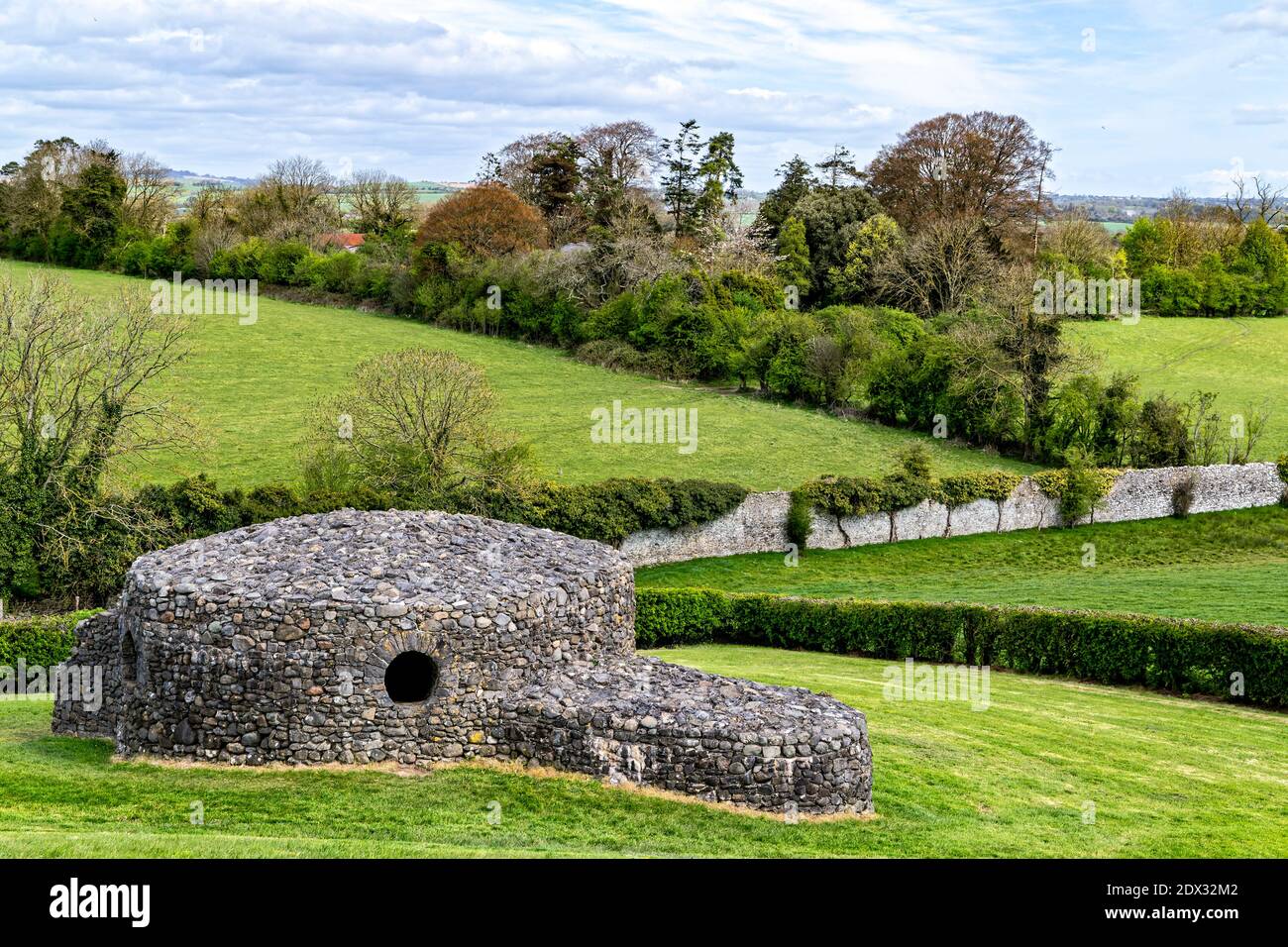 Comté de Meath, Irlande de l'est, Royaume-Uni. 5 mai 2016. Le site classé au patrimoine mondial de l'UNESCO de Newgrange est un tombeau de passage vieux de 5,200 ans construit par les agriculteurs de l'âge de pierre, Th Banque D'Images