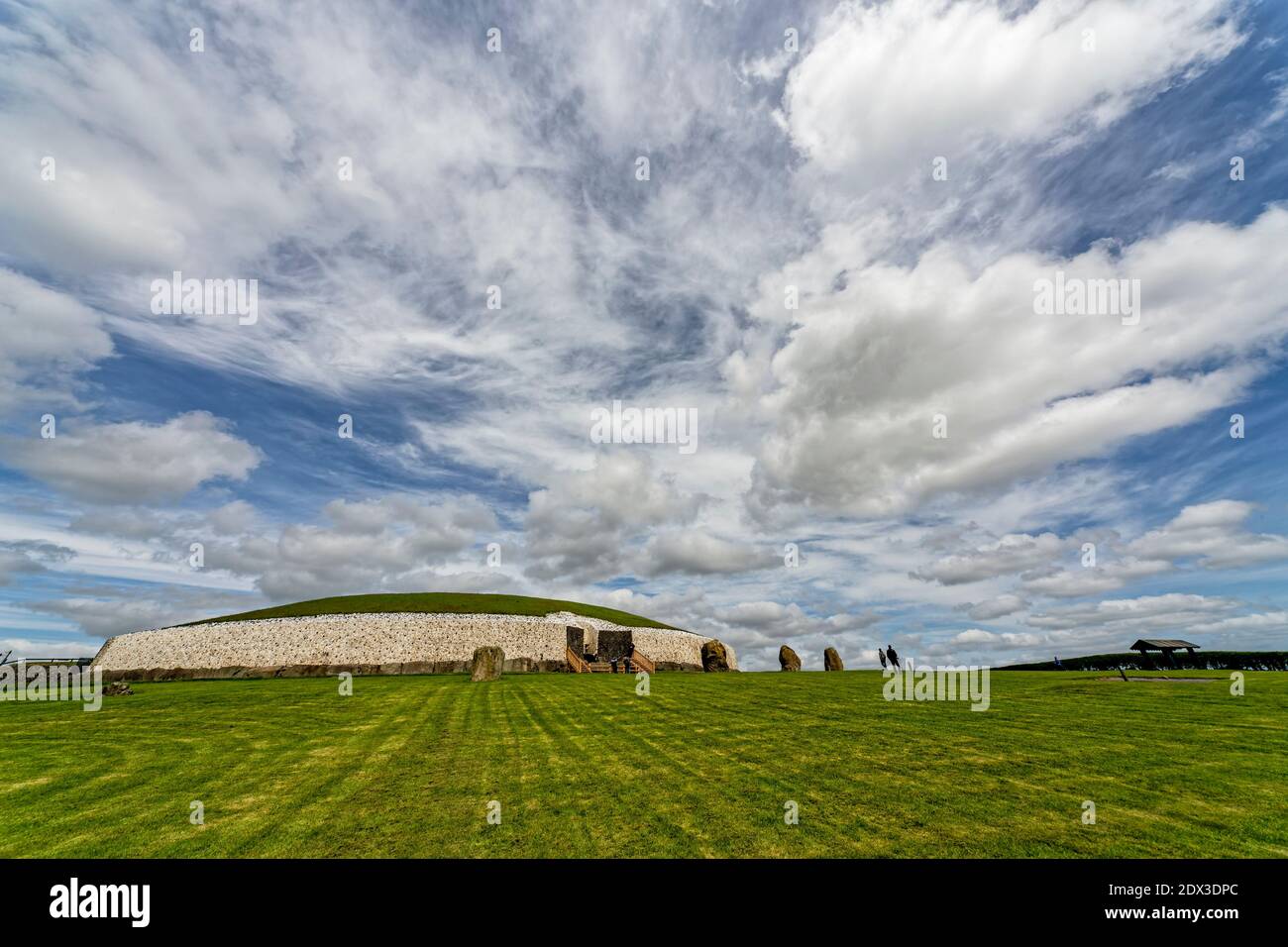 Comté de Meath, Irlande de l'est, Royaume-Uni. 5 mai 2016. Le site classé au patrimoine mondial de l'UNESCO de Newgrange est un tombeau de passage vieux de 5,200 ans construit par les agriculteurs de l'âge de pierre, Th Banque D'Images
