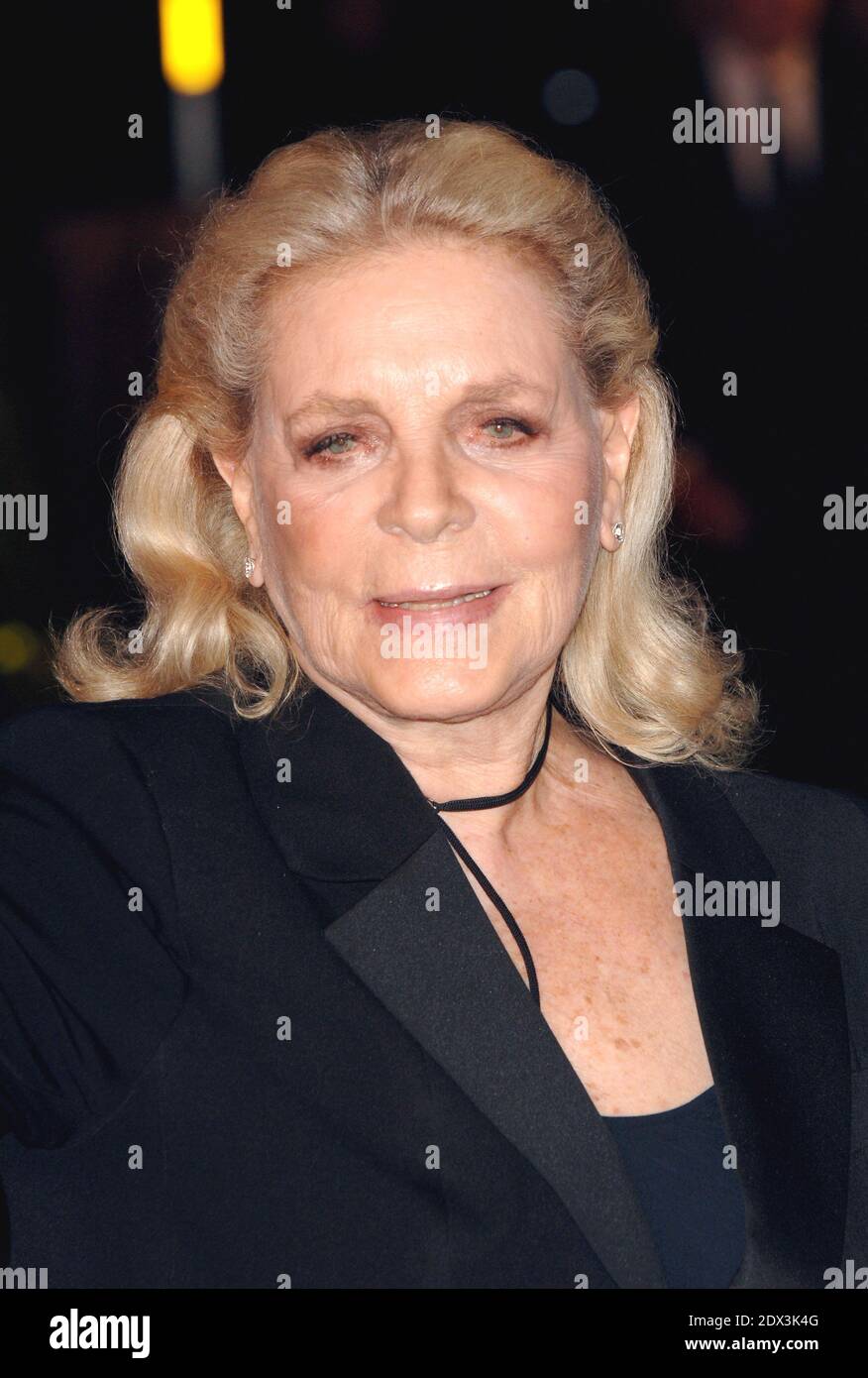 L'actrice hollywoodienne Lauren Bacall est décédée à l'âge de 89 ans après avoir subi un accident vasculaire cérébral chez elle à New York. Photo du dossier : Lauren Bacall arrivant à la Vanity Fair Oscar Party 2006 qui s'est tenue à Morton's à Los Angeles, CA, USA le 5 mars 2006. Photo de Hahn-Khayat-Nebinger/ABACAPRESS.COM Banque D'Images