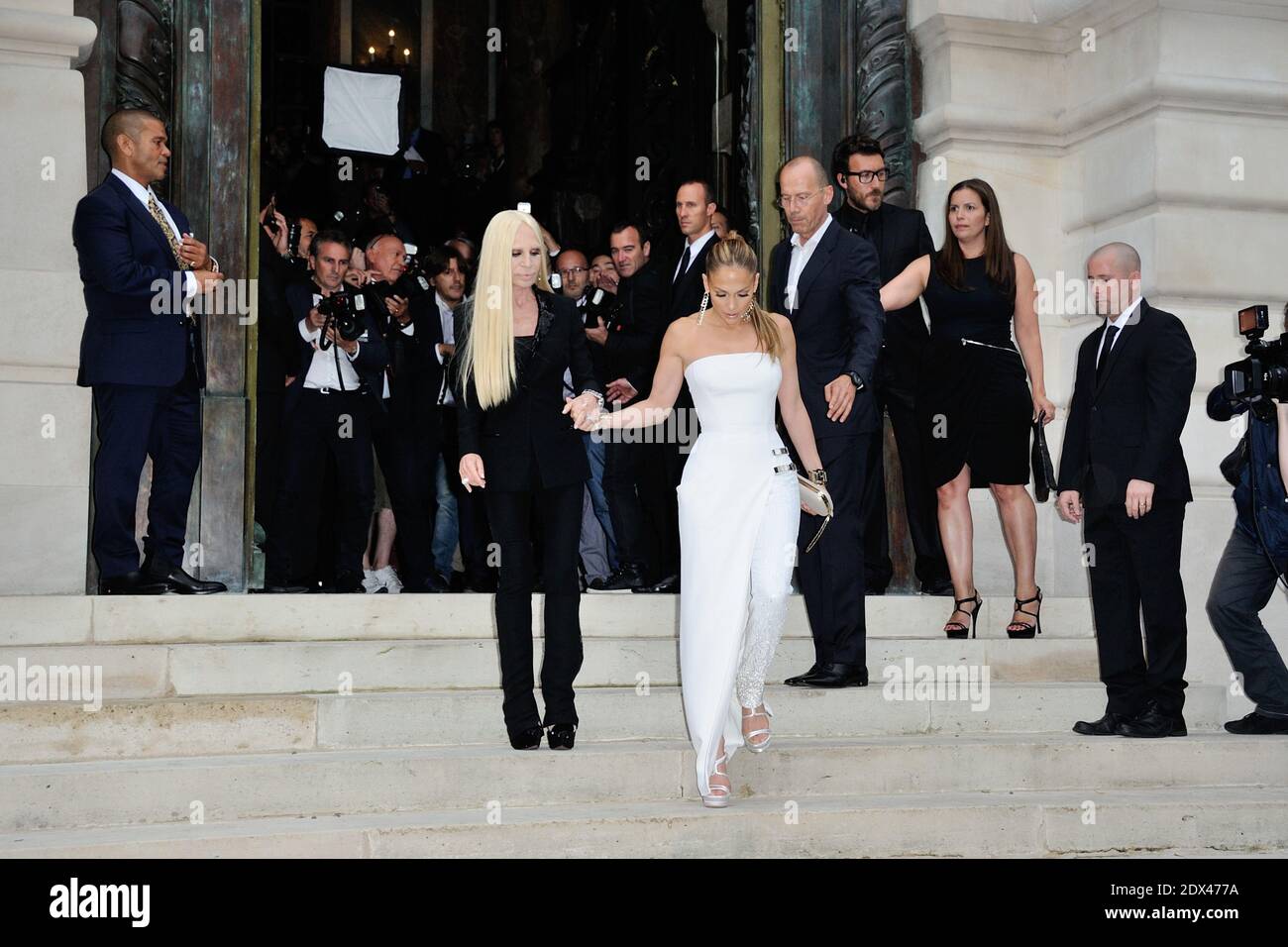 Donatella Versace et Jennifer Lopez assistent au 2014/2015 salon de la Chambre de Commerce et de l'Industrie de Paris, France, le 06 juillet 2014, au salon de la Chambre de Commerce et de l'Industrie de Versace, qui s'est tenu à Paris, en France. Photo d'Aurore Marechal/ABACAPRESS.COM Banque D'Images