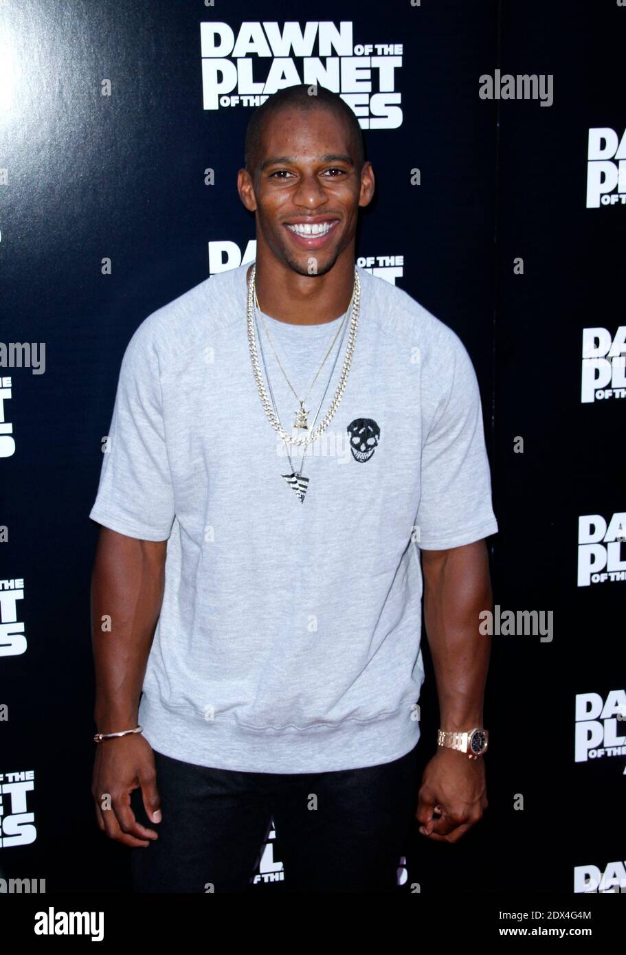 Victor Cruz participe à la projection de « Dawn of the Planet of the Apes » aux Williamsburg Cinemas de Brooklyn, New York, NY, États-Unis, le 08 juillet 2014. Photo de Donna Ward/ABACAPRESS.COM Banque D'Images