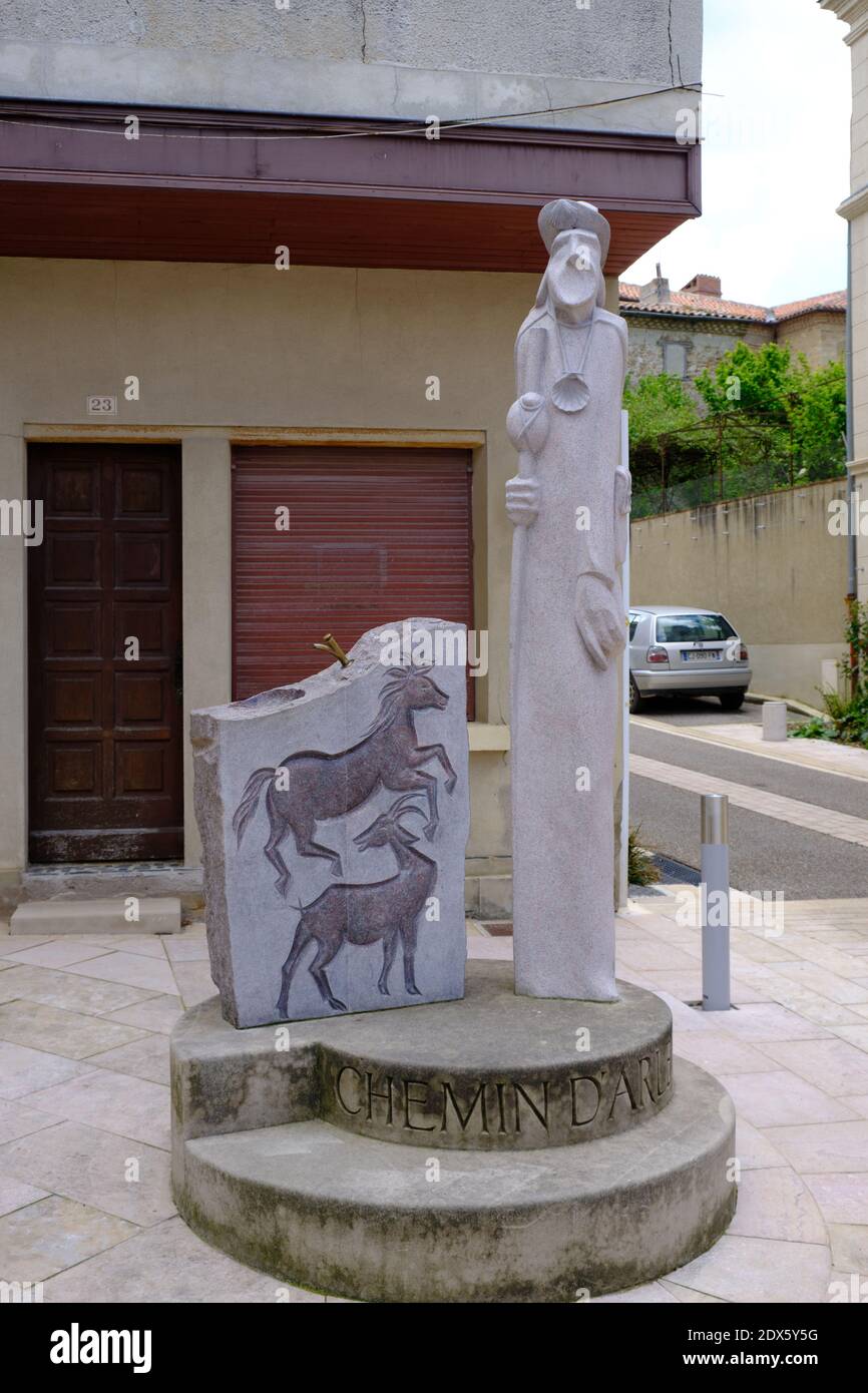 Statue moderne en métal représentant St James le pèlerin Soreze Banque D'Images