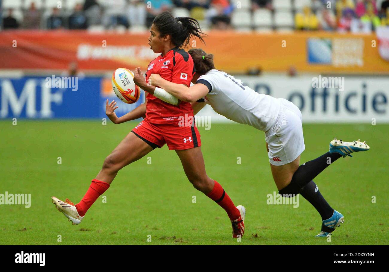 Magali Harvey au Canada lors du match de la coupe du monde de rugby féminin de l'IRB Angleterre contre Canada au stade Jean Bouin à Paris, en France, le 17 août 2014. L'Angleterre a battu le Canada 21-9 et a gagné pour la première fois en 20 ans. Photo de Christian Liewig/ABACAPRESS.COM Banque D'Images