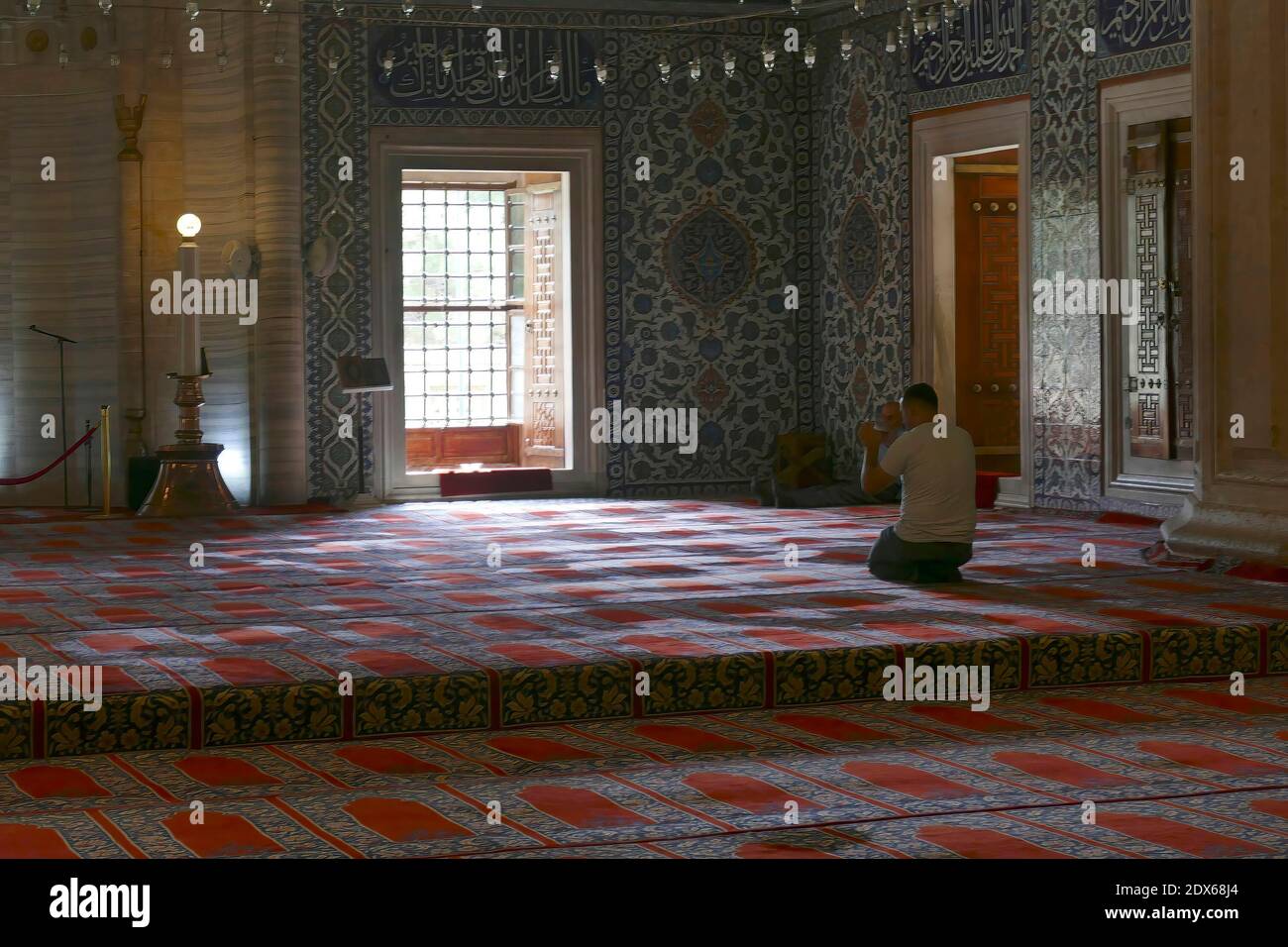 EDIRNE, TURQUIE - 7 septembre 2019 - tapis de prière de la mosquée Selimiye de Sinan, XVIe siècle, à Edirne, Turquie Banque D'Images