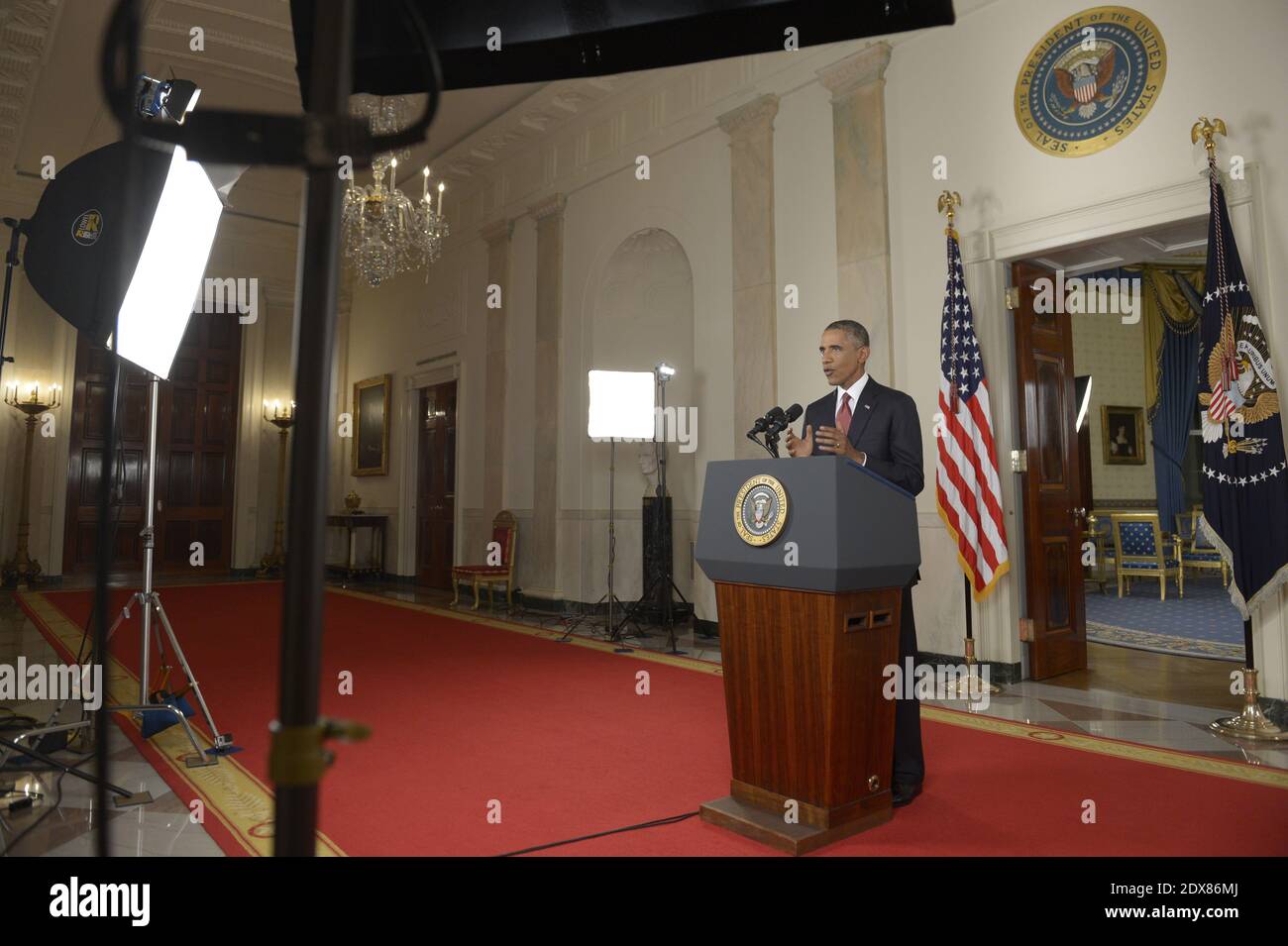 LE président AMÉRICAIN Barack Obama prononce un discours de premier ordre à la Cross Hall de la Maison Blanche le 10 septembre 2014 à Washington, DC, Etats-Unis. En promettant de cibler l’État islamique par des frappes aériennes partout où elles existent, Obama s’est engagé à diriger une large coalition pour combattre L’EI et travailler avec les forces partenaires sur le terrain en Syrie et en Irak. Photo de Saul Loeb/Pool/ABACAPRESS.COM Banque D'Images