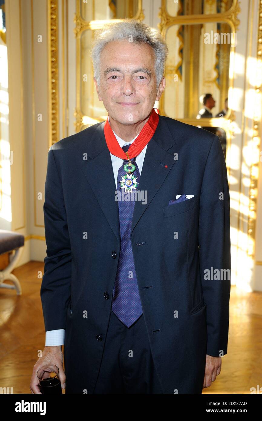 Jean-Claude Zylberstein assiste à la cérémonie en hommage à Jean-Claude  Zylberstein avec la médaille du Commandeur de l'ordre National de la Légion  d'Honneur au Ministre de la Culture, à Paris, France, le