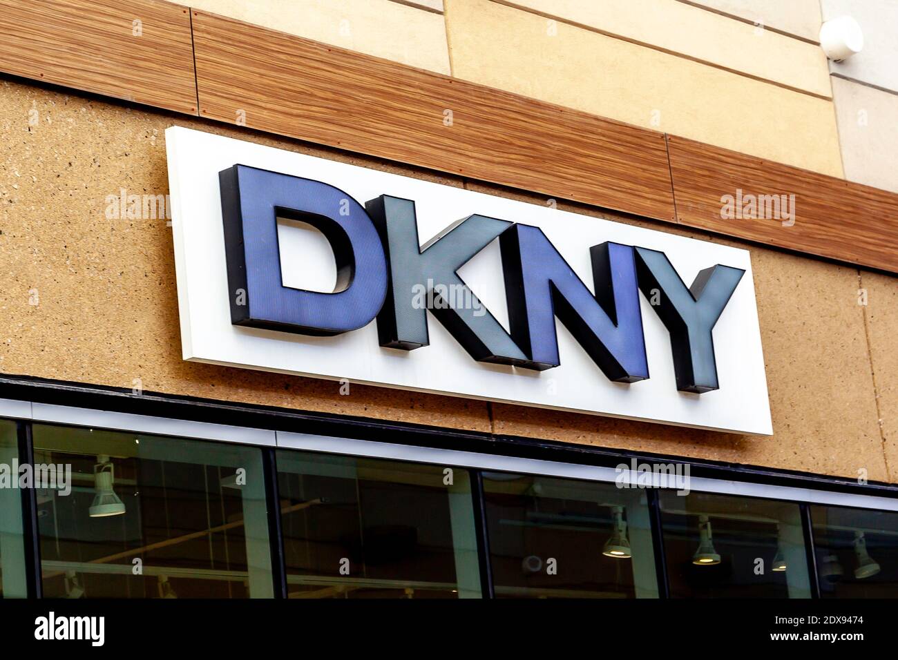 Signe de magasin DKNY Banque D'Images