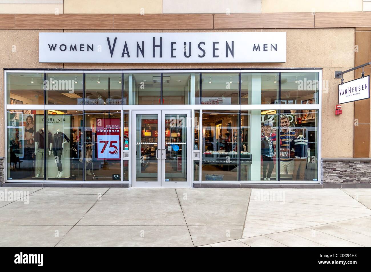 Un magasin Van Heusen Banque D'Images