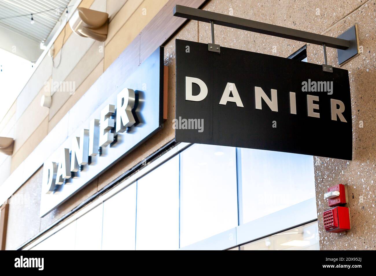 Vitrine en cuir Danier dans la collection Outlet de Niagara. Banque D'Images