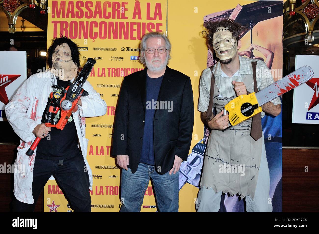 Massacre A La Tronconneuse Combien De Film Le réalisateur Tobe Hooper assistant au massacre de la Tronconneuse (la