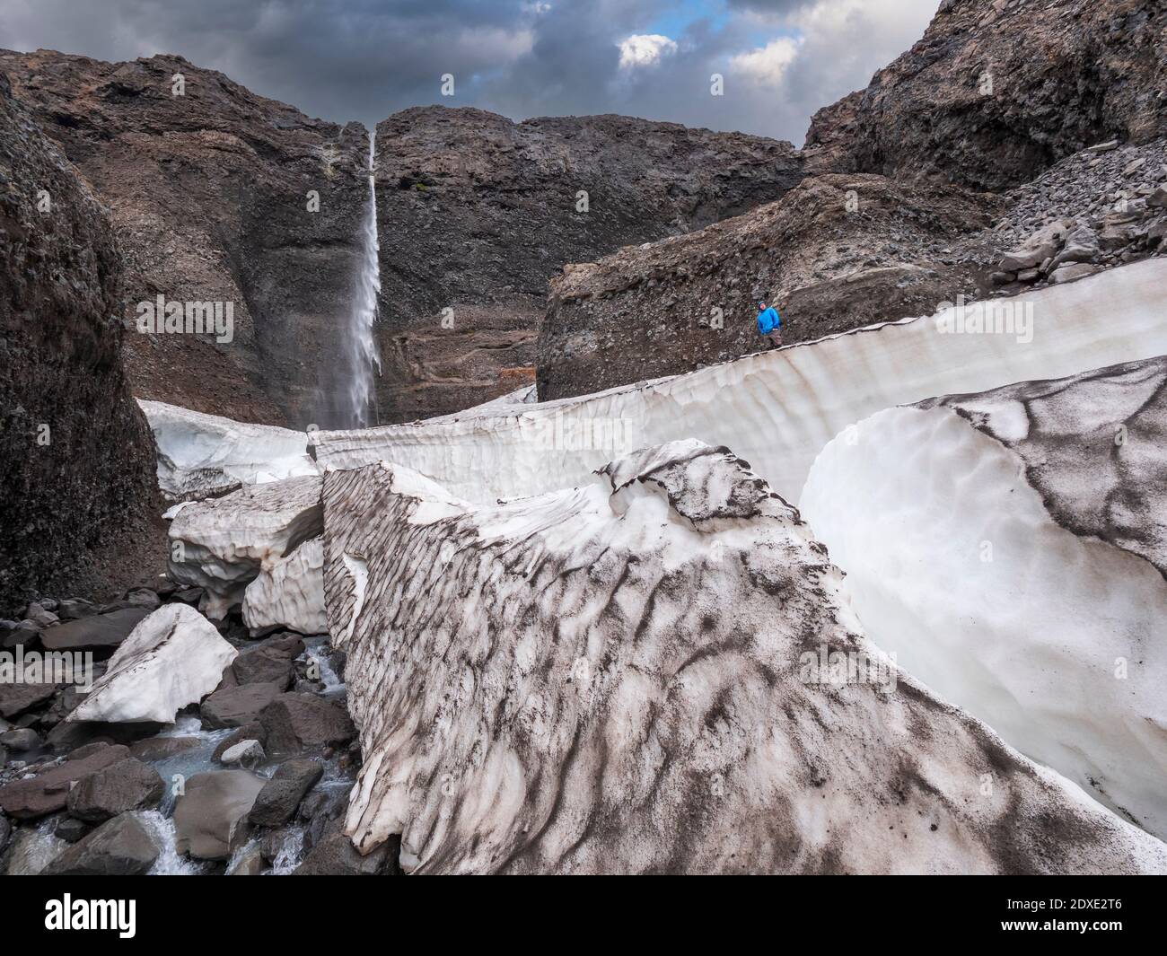 Homme aventureux randonnée à Langjokull, Islande Banque D'Images