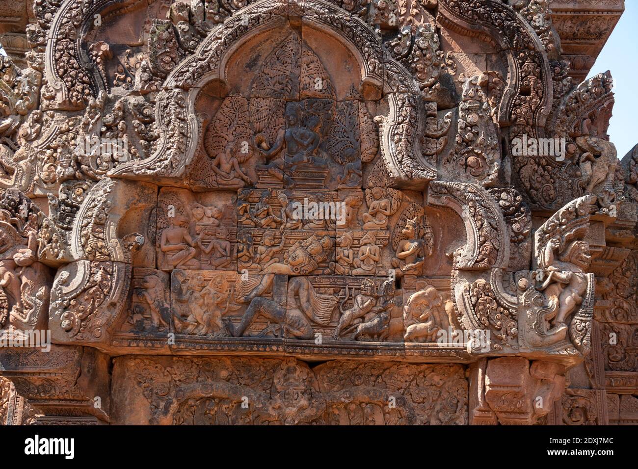 Bas-relief à l'entrée de Banteay Srei Banque D'Images