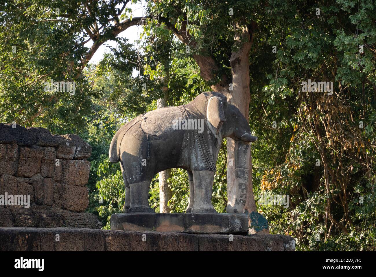 Sculpture en pierre d'un éléphant à Ta Som Banque D'Images