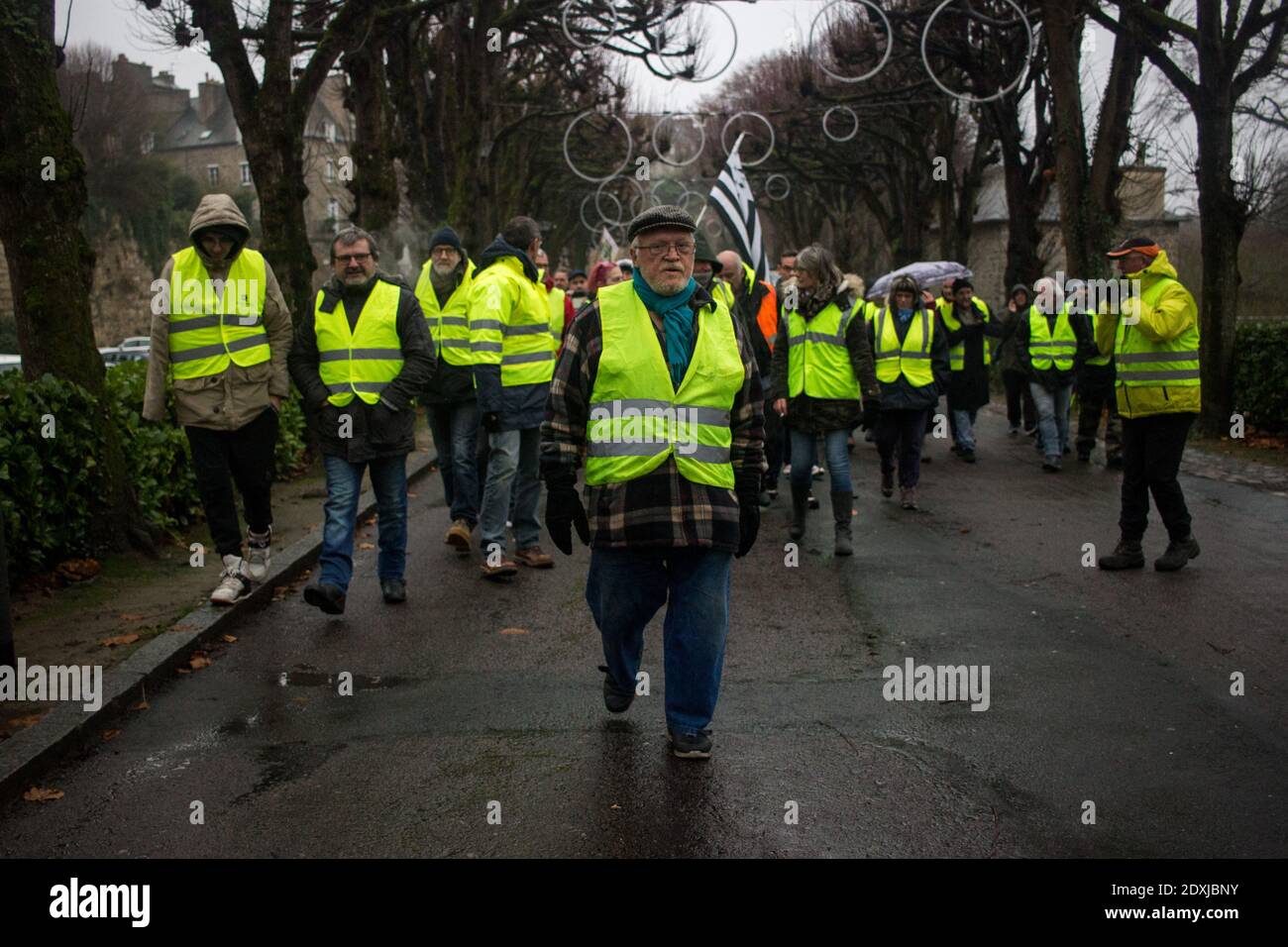 FRA - SOCIETY - GILET JAUNE DE DINAN le samedi 15 décembre, les gilets  jaunes manifestent dans le centre-ville de Dinan en Bretagne. FRA - SOCIE  Photo Stock - Alamy