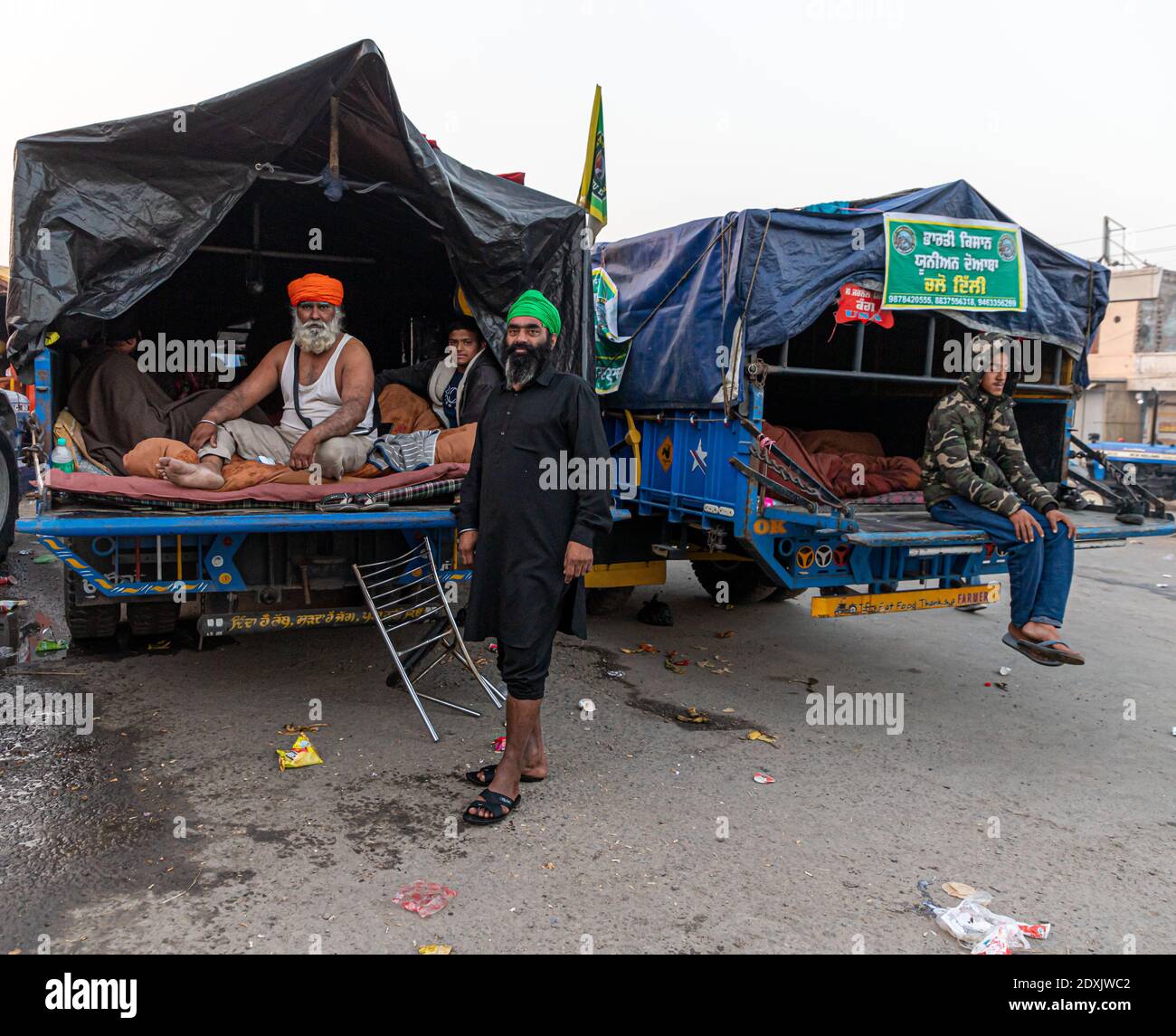 portrait des agriculteurs lors de la manifestation à la frontière de delhi haryana, ils protestent contre la nouvelle loi agricole en inde. Banque D'Images