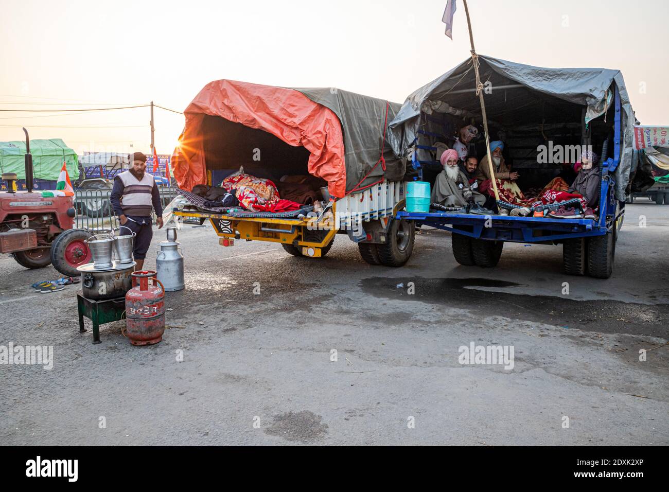 portrait d'un groupe d'agriculteurs lors de la manifestation à la frontière de delhi haryana, ils protestent contre la nouvelle loi agricole en inde. Banque D'Images